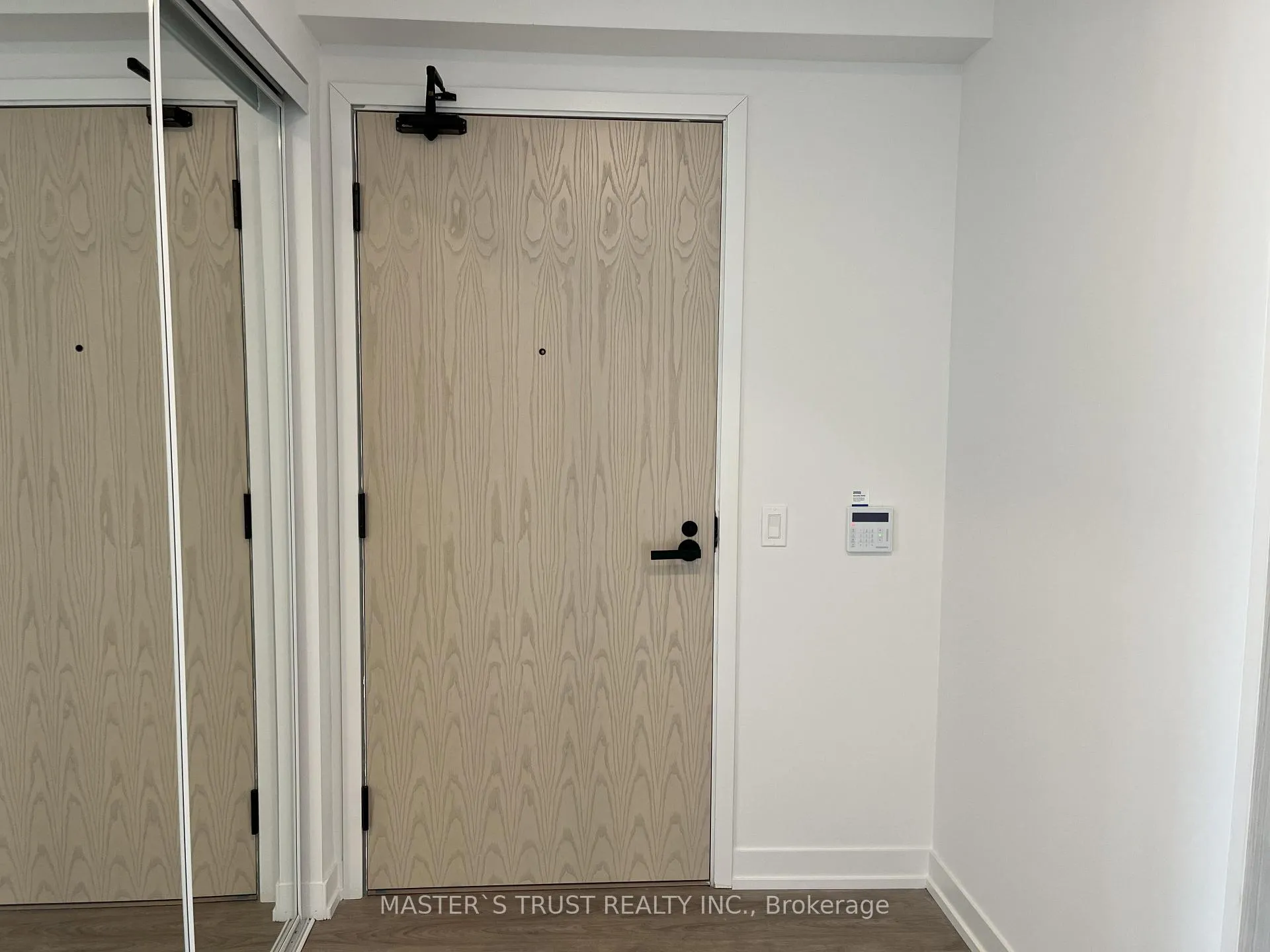Photo 5 of Unit 906, 195 Commerce Street, Vaughan, Vaughan Corporate Centre — HOMEH