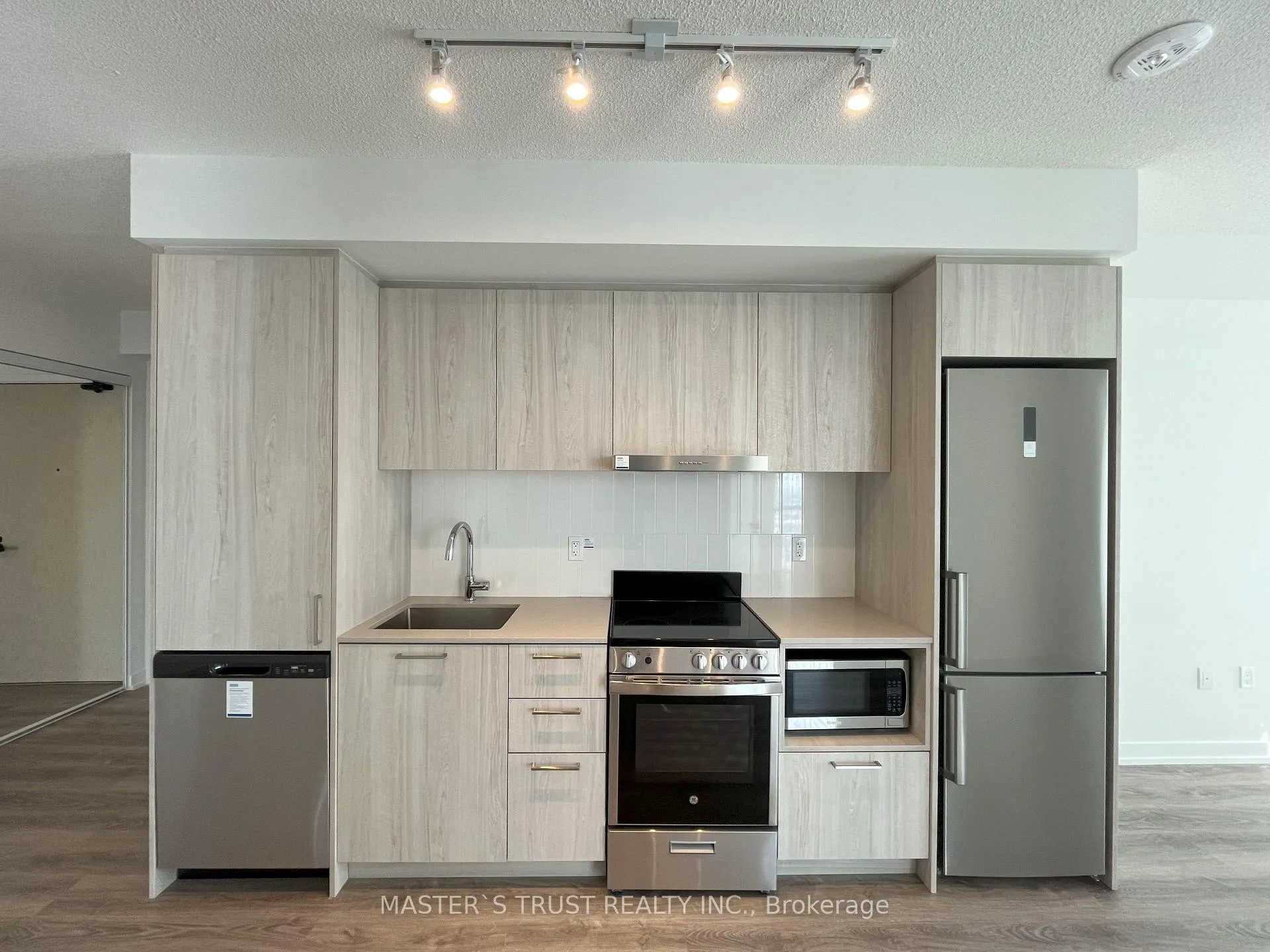 Photo 6 of Unit 906, 195 Commerce Street, Vaughan, Vaughan Corporate Centre — HOMEH