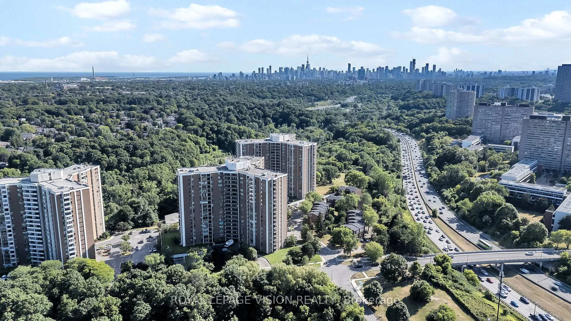 Photo 3 of Unit 801, 5 Vicora Linkway, Toronto, Flemingdon Park — HOMEH