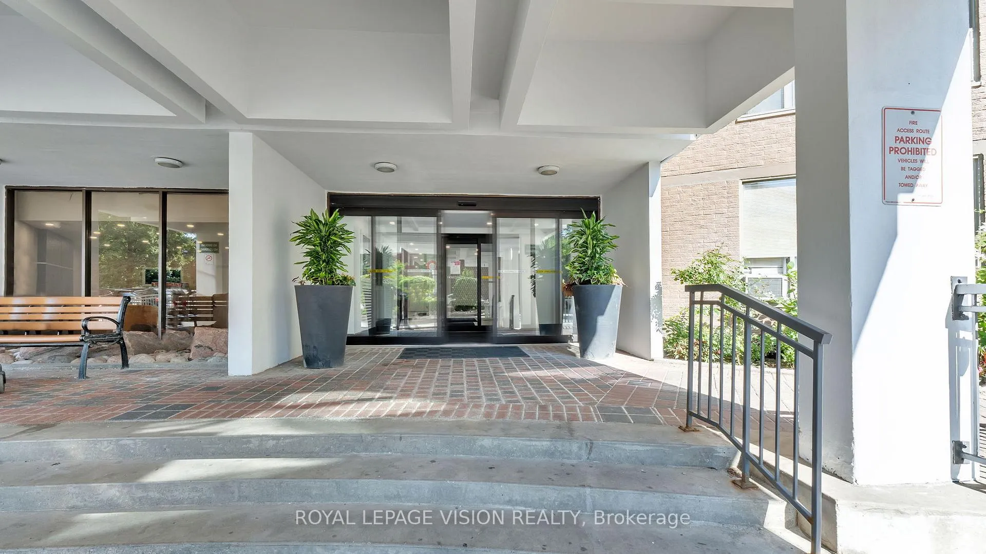 Photo 6 of Unit 801, 5 Vicora Linkway, Toronto, Flemingdon Park — HOMEH