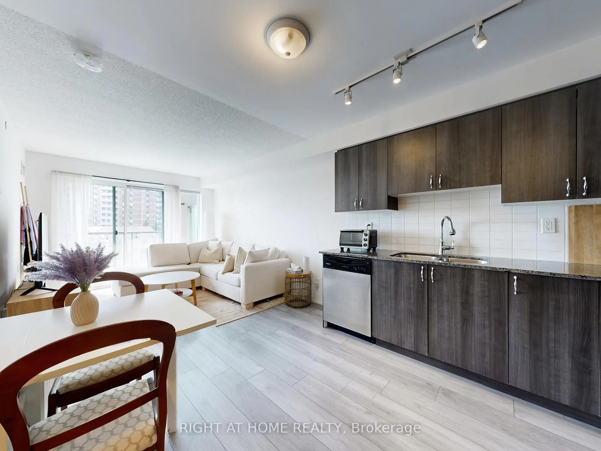 Photo 16 of Unit 405, 1215 Bayly Street, Pickering, Bay Ridges — HOMEH