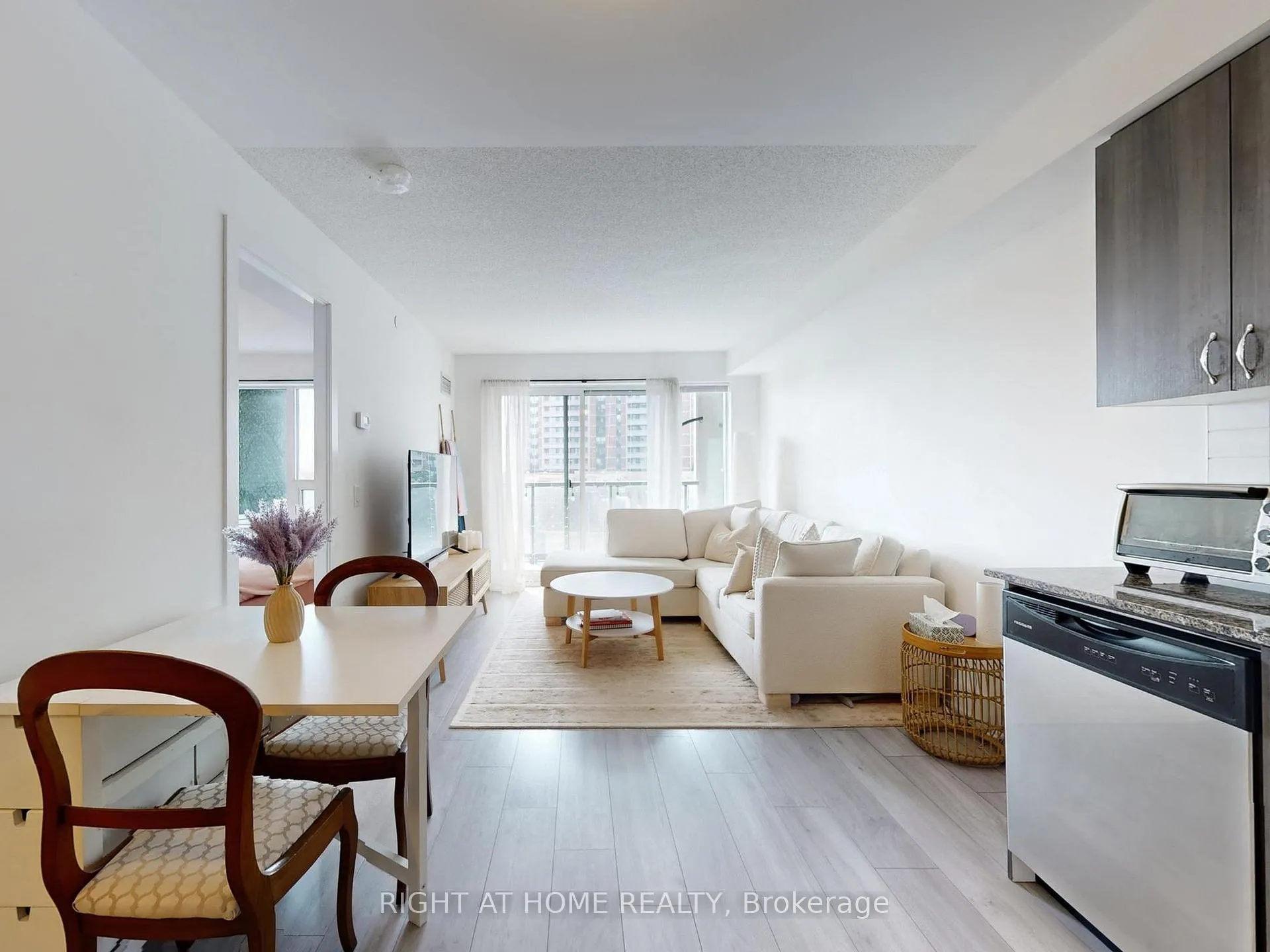 Photo 17 of Unit 405, 1215 Bayly Street, Pickering, Bay Ridges — HOMEH