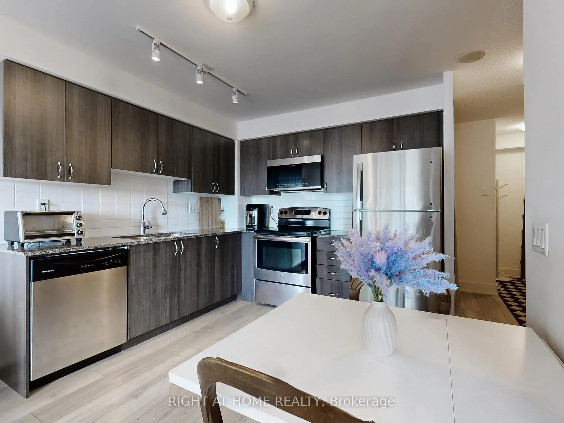 Photo 19 of Unit 405, 1215 Bayly Street, Pickering, Bay Ridges — HOMEH