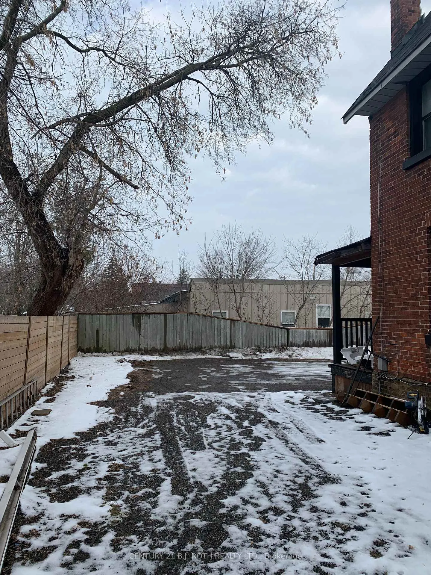 Photo 2 of 172 Dunlop Street W, Barrie, Queen's Park — HOMEH