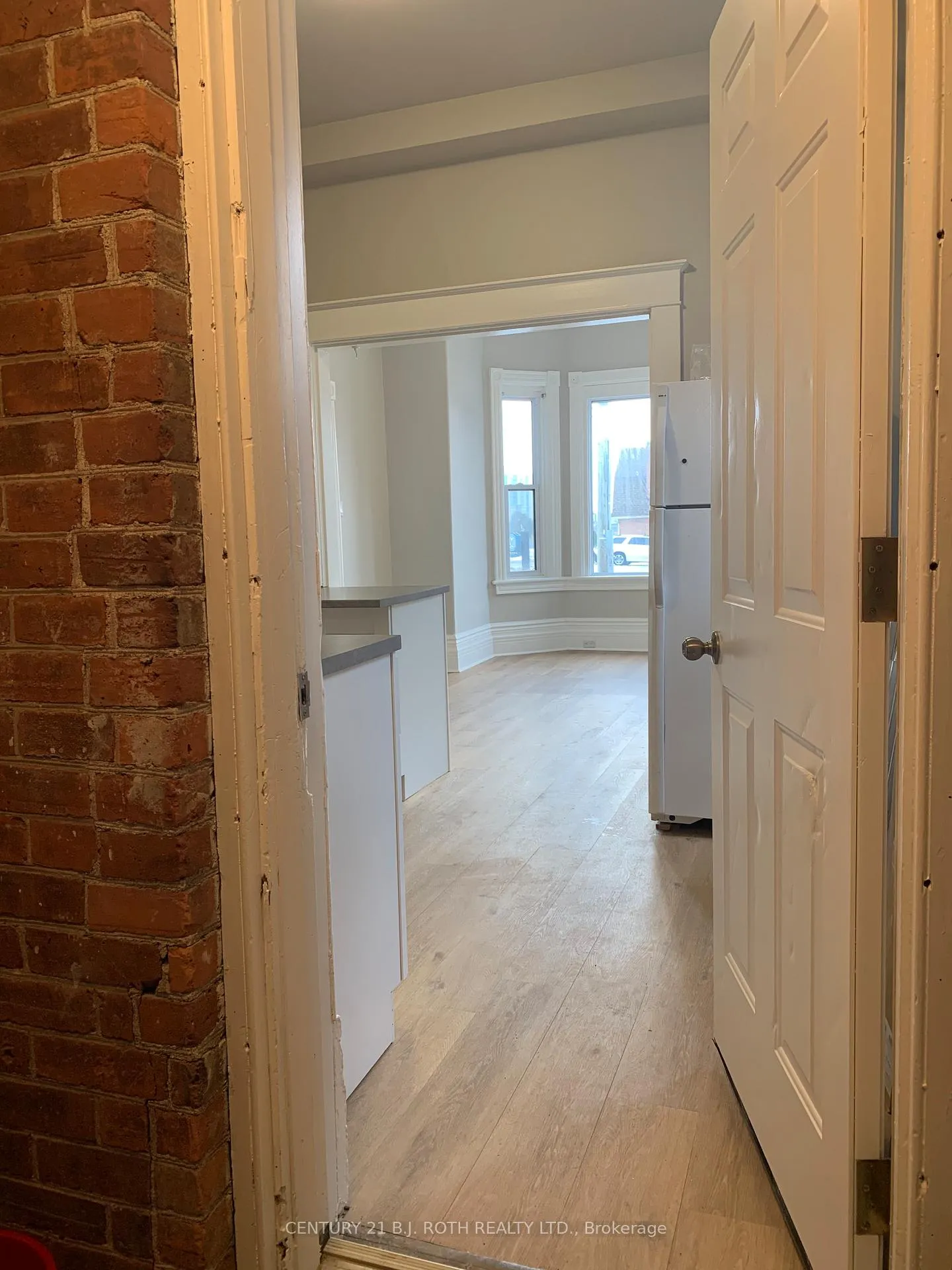 Photo 3 of 172 Dunlop Street W, Barrie, Queen's Park — HOMEH