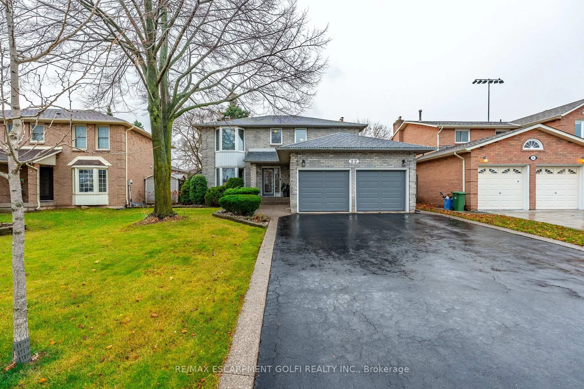 Photo 1 of 22 Cresthaven Drive, Hamilton, Stoney Creek — HOMEH