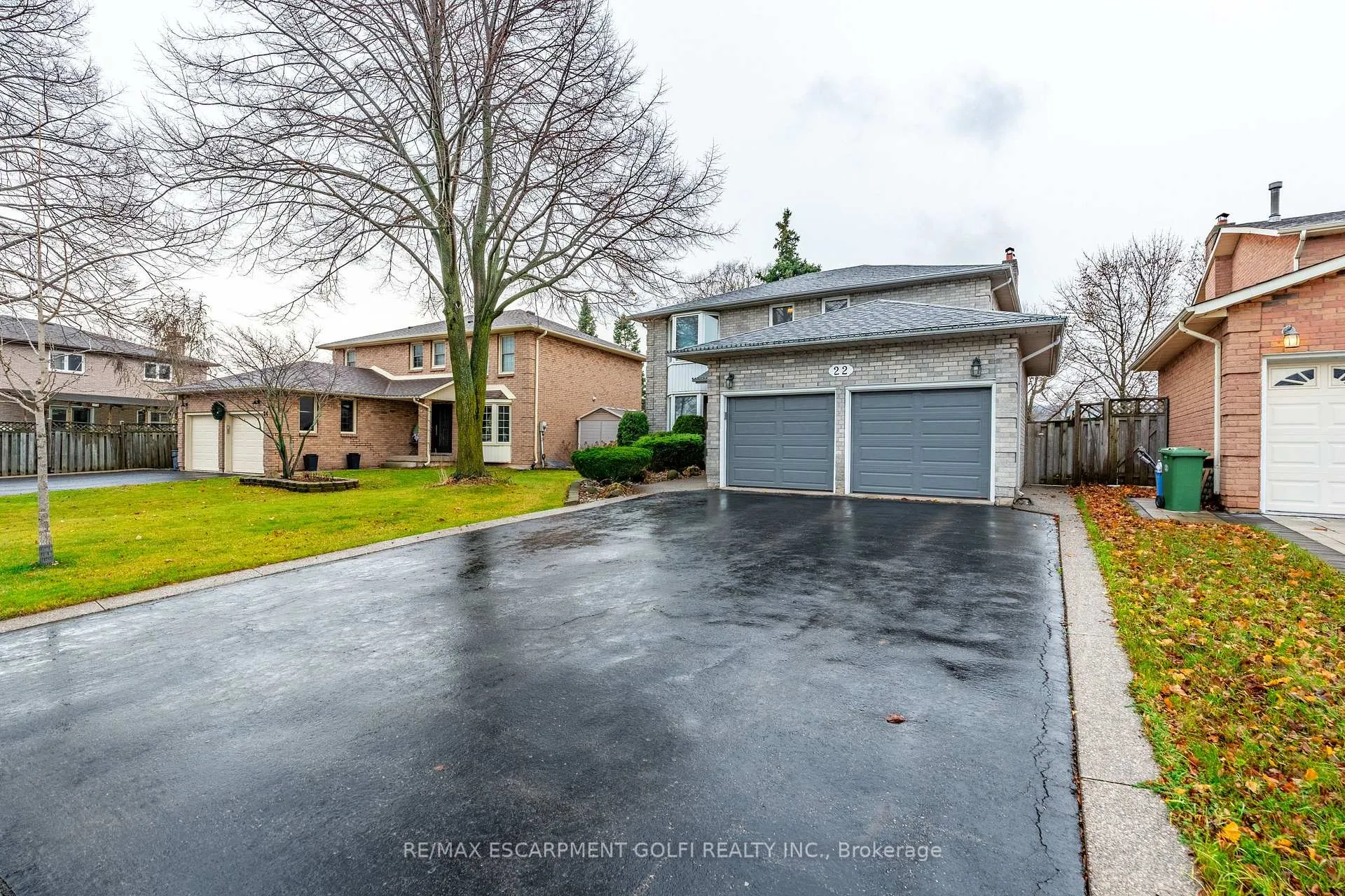 Photo 2 of 22 Cresthaven Drive, Hamilton, Stoney Creek — HOMEH