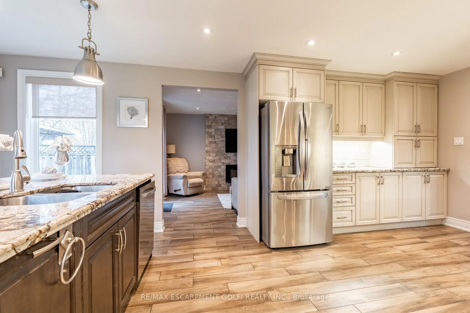 Photo 9 of 22 Cresthaven Drive, Hamilton, Stoney Creek — HOMEH