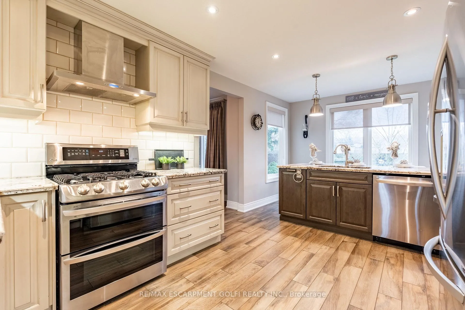 Photo 12 of 22 Cresthaven Drive, Hamilton, Stoney Creek — HOMEH