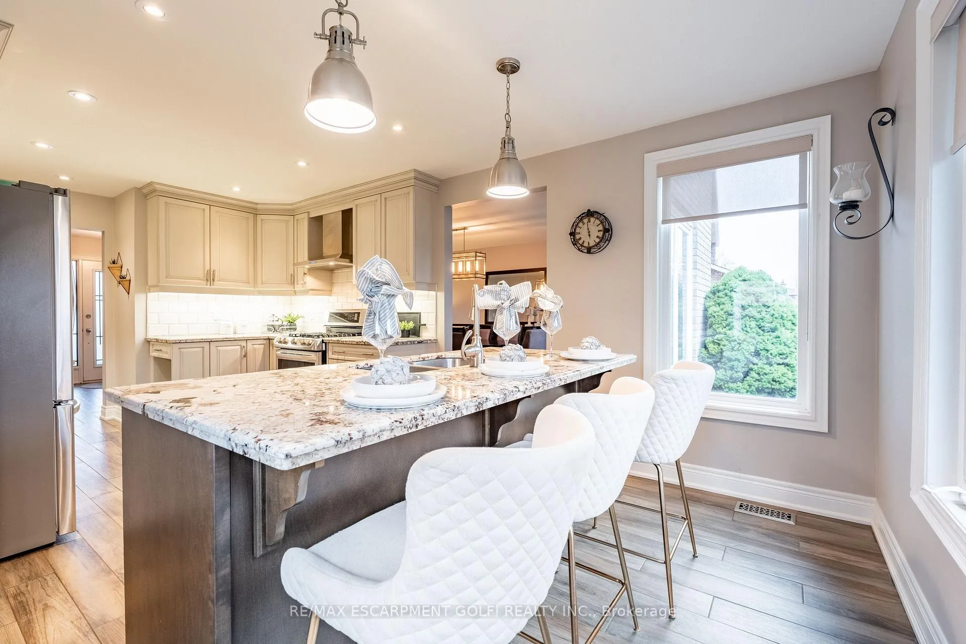Photo 14 of 22 Cresthaven Drive, Hamilton, Stoney Creek — HOMEH