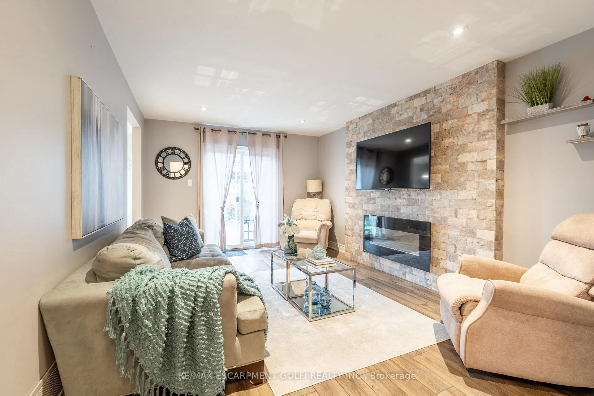 Photo 17 of 22 Cresthaven Drive, Hamilton, Stoney Creek — HOMEH