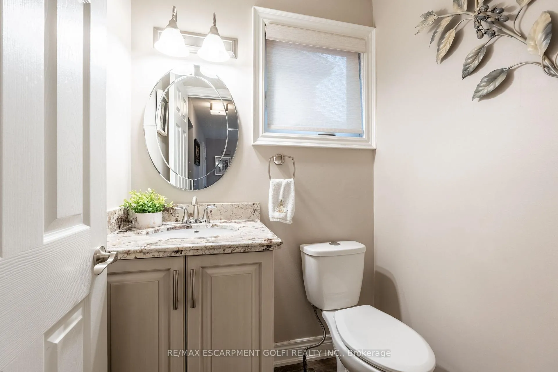 Photo 18 of 22 Cresthaven Drive, Hamilton, Stoney Creek — HOMEH