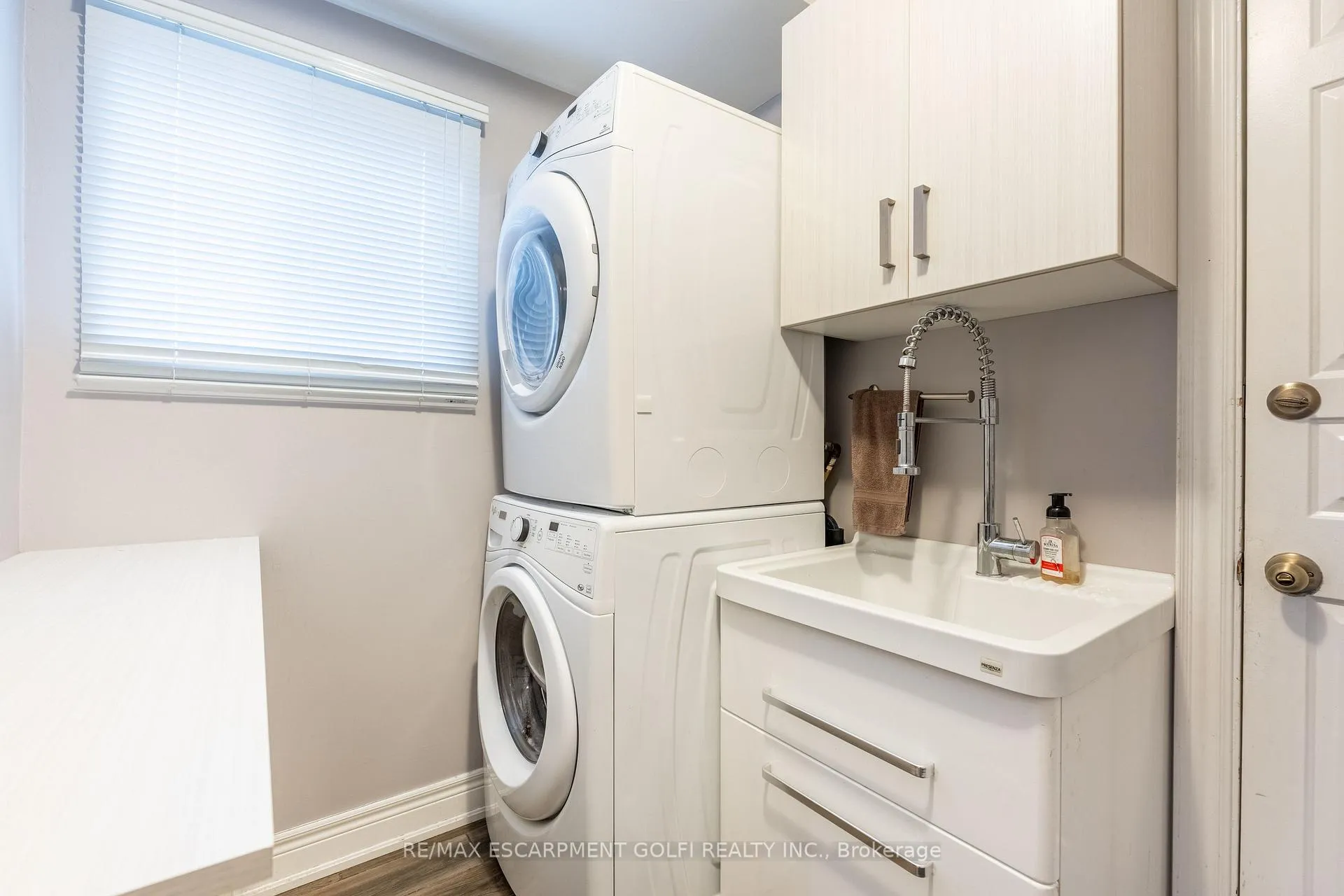 Photo 19 of 22 Cresthaven Drive, Hamilton, Stoney Creek — HOMEH