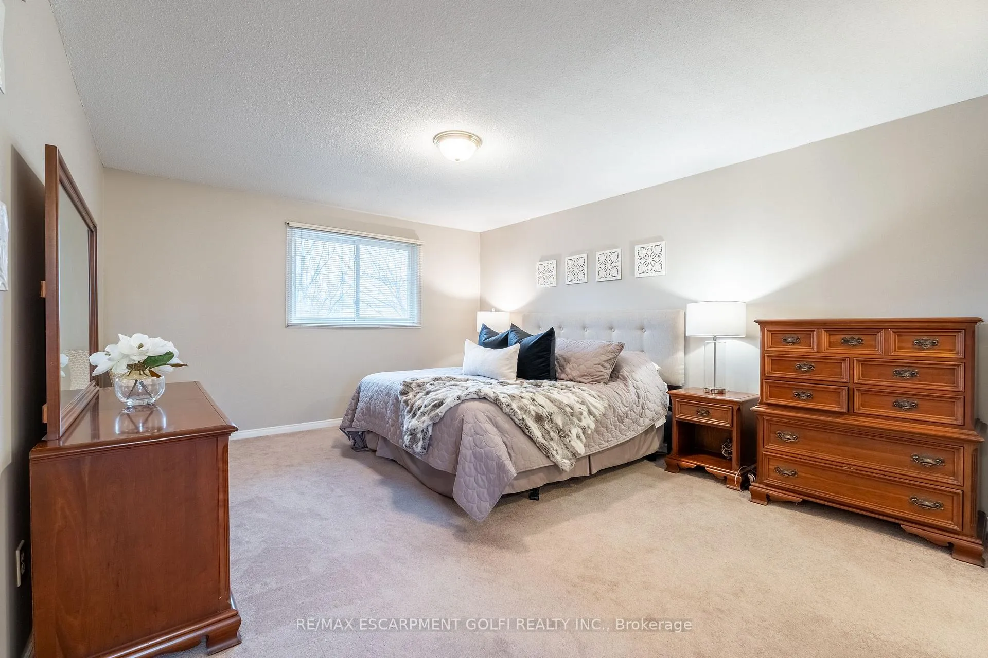 Photo 21 of 22 Cresthaven Drive, Hamilton, Stoney Creek — HOMEH