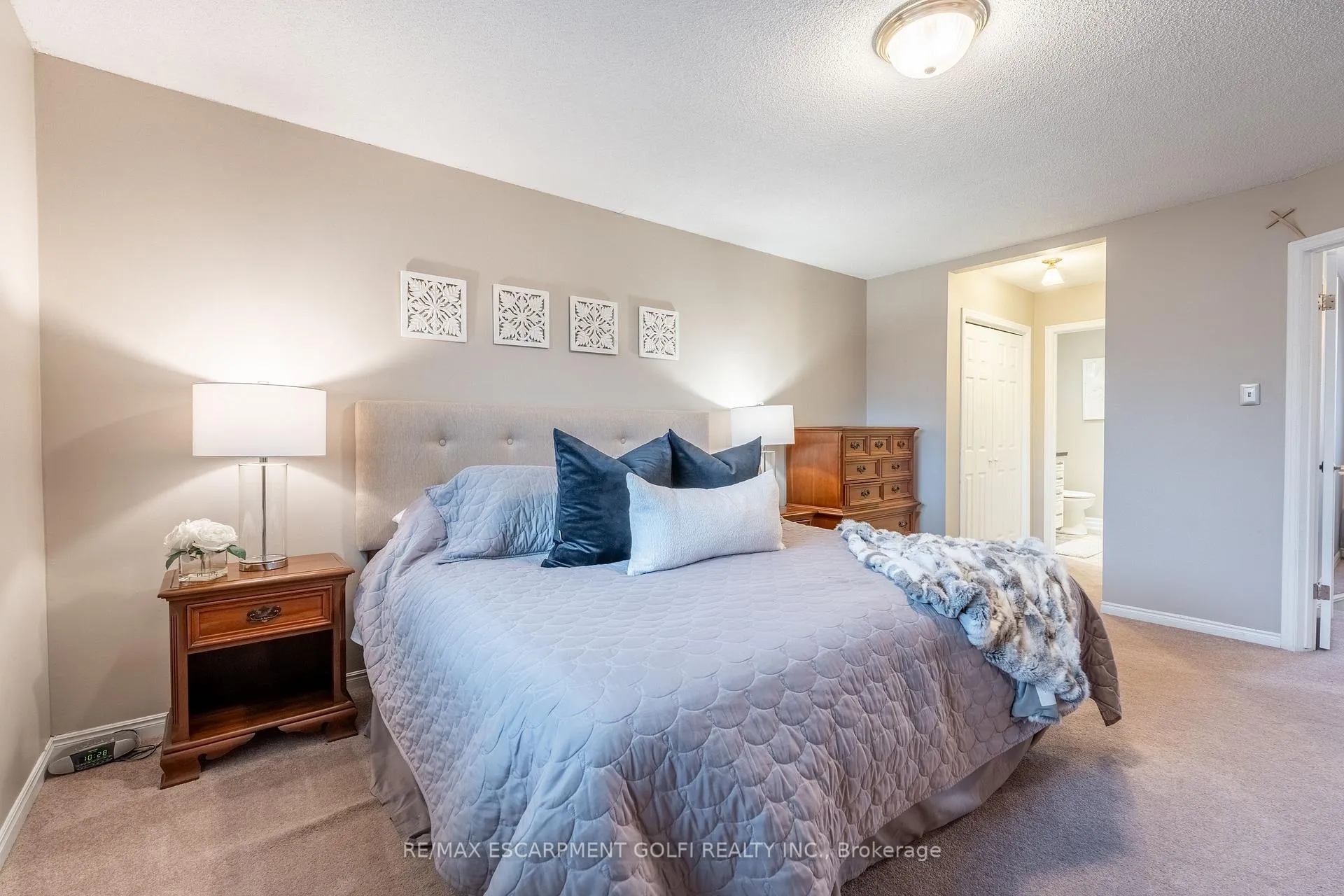 Photo 22 of 22 Cresthaven Drive, Hamilton, Stoney Creek — HOMEH