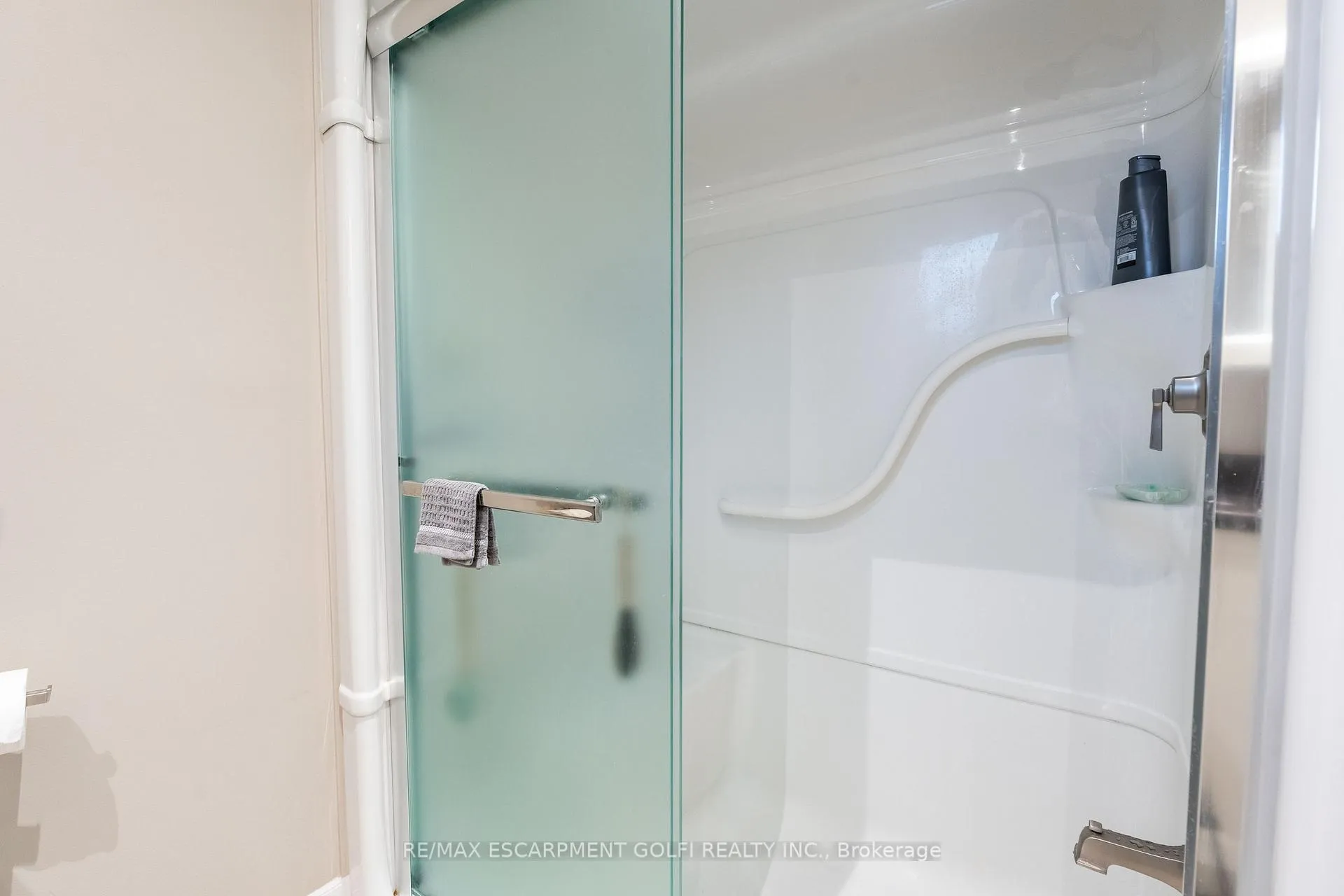 Photo 24 of 22 Cresthaven Drive, Hamilton, Stoney Creek — HOMEH