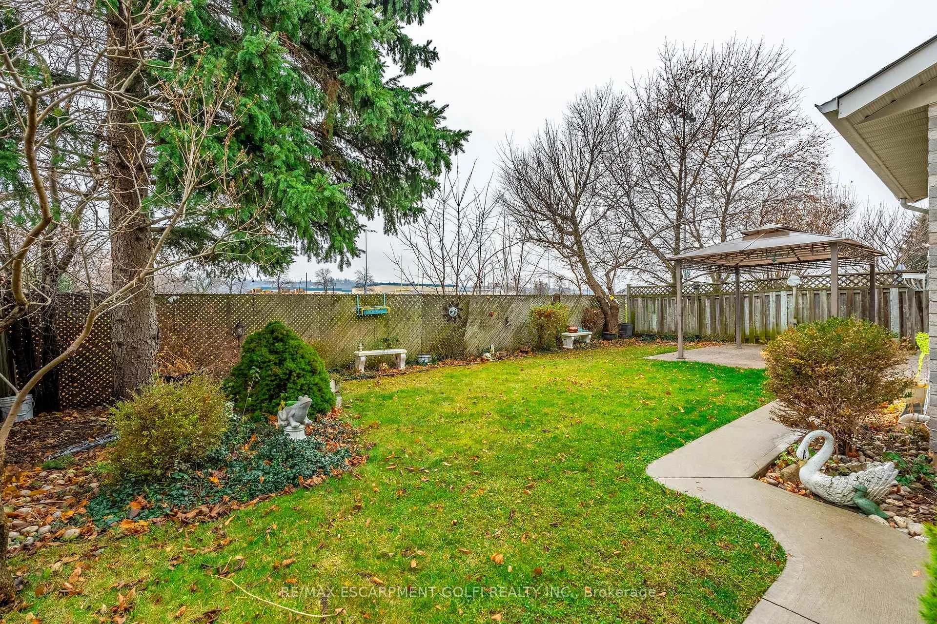 Photo 36 of 22 Cresthaven Drive, Hamilton, Stoney Creek — HOMEH