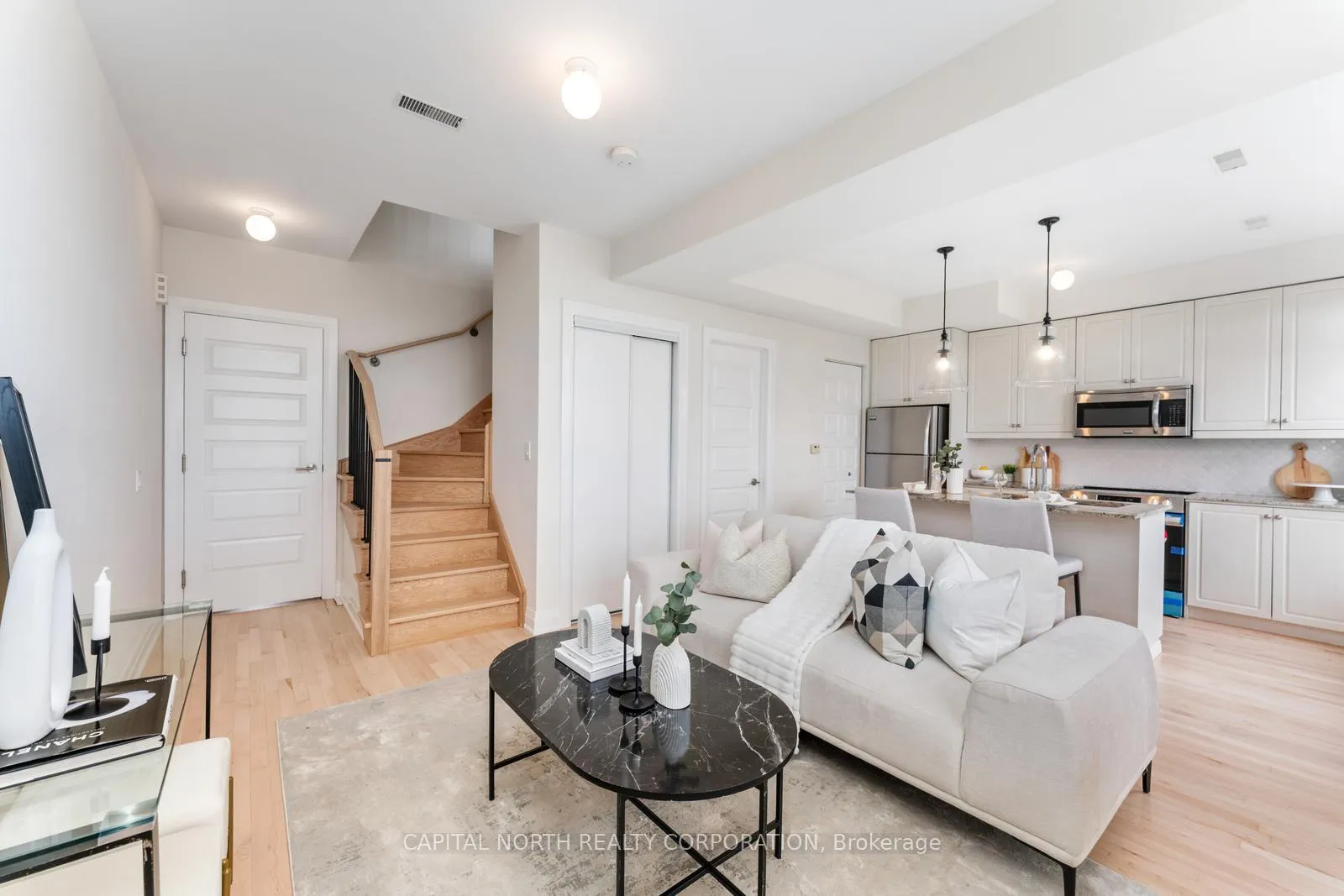 Photo 8 of Unit 24, 8169 Kipling Avenue, Vaughan, West Woodbridge — HOMEH