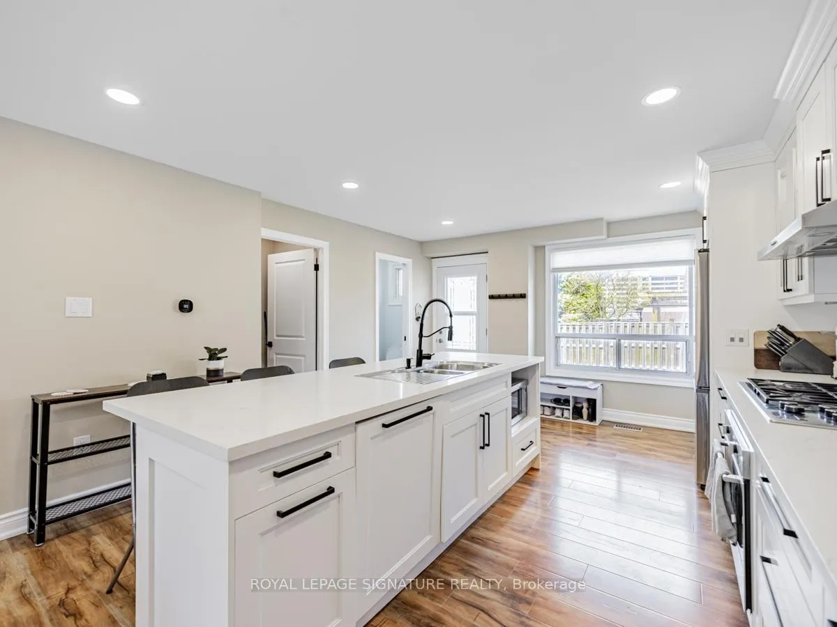 Photo 4 of Unit 9, 293 Limeridge Road W, Hamilton, Rolston — HOMEH