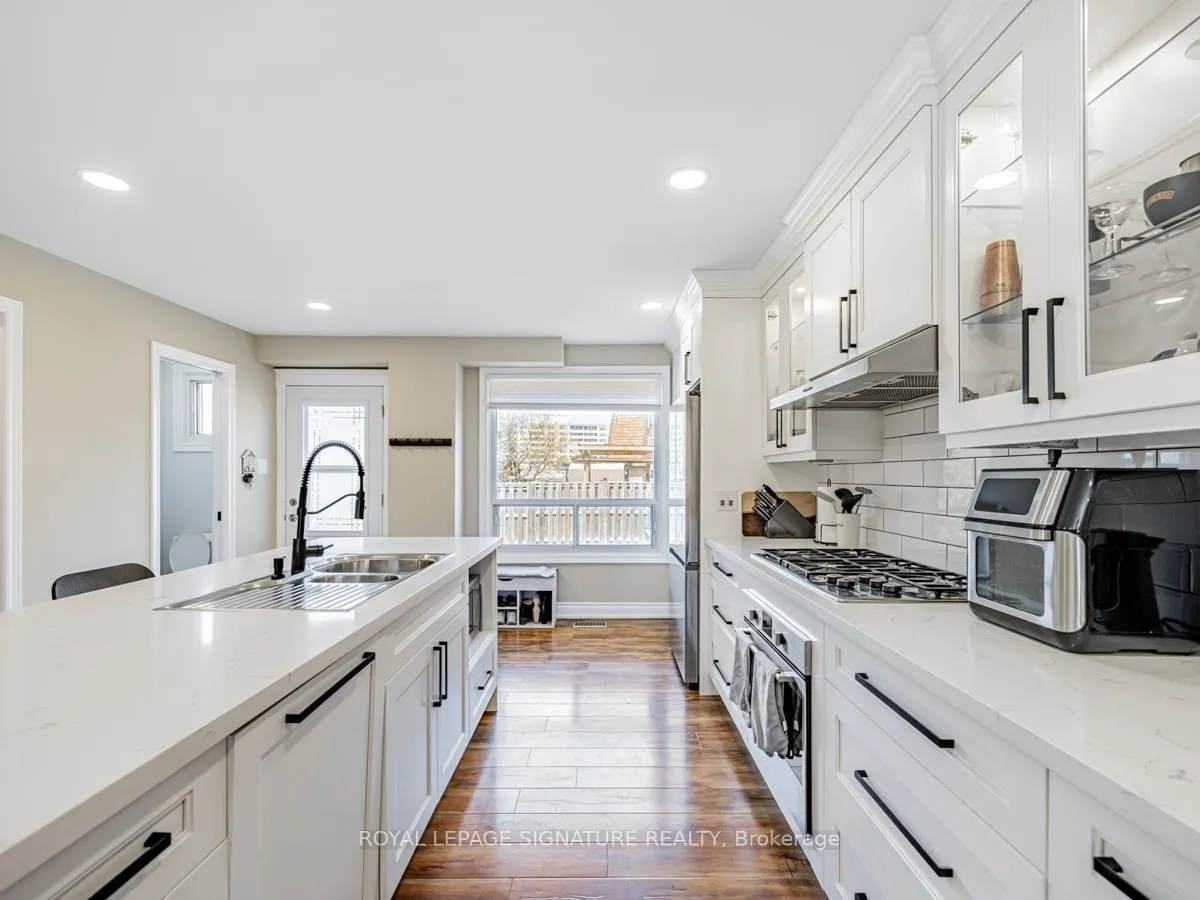 Photo 6 of Unit 9, 293 Limeridge Road W, Hamilton, Rolston — HOMEH