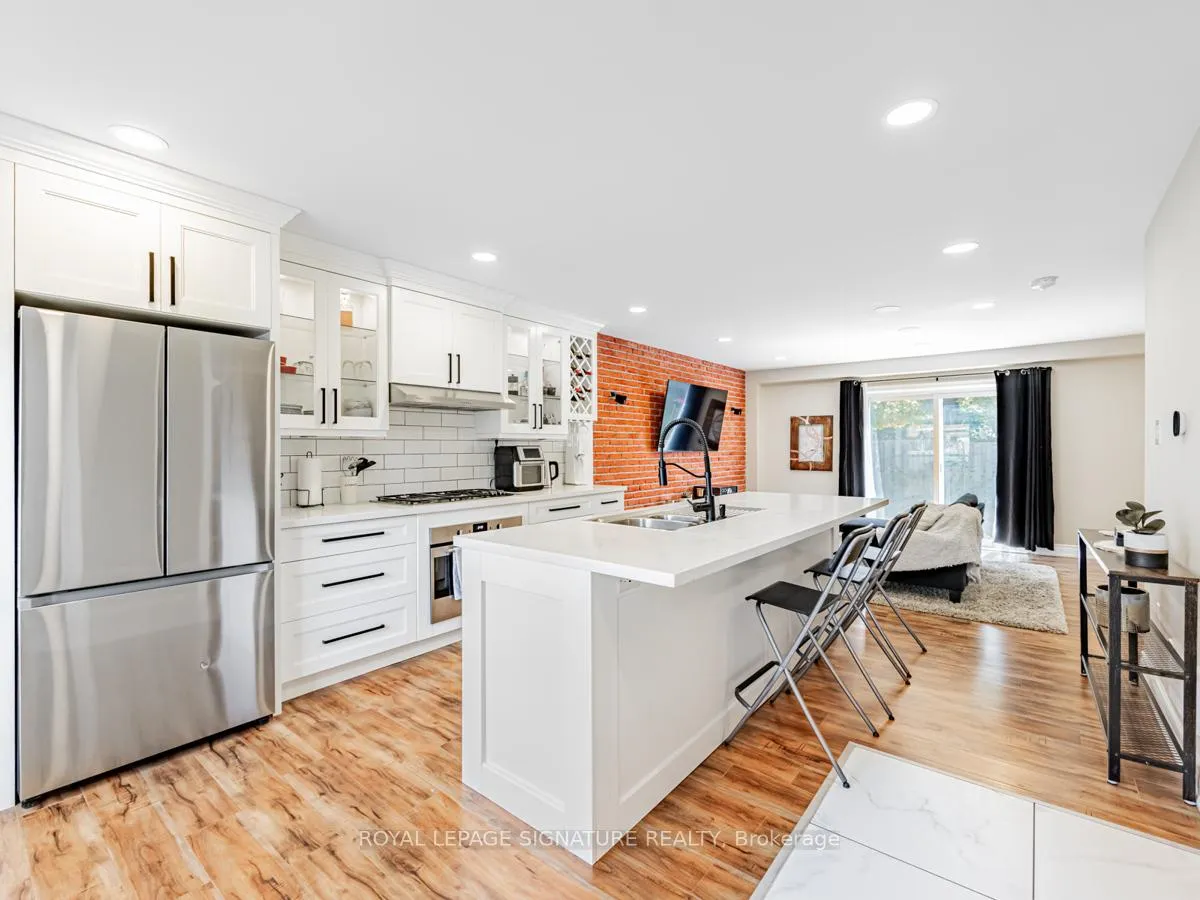 Photo 7 of Unit 9, 293 Limeridge Road W, Hamilton, Rolston — HOMEH