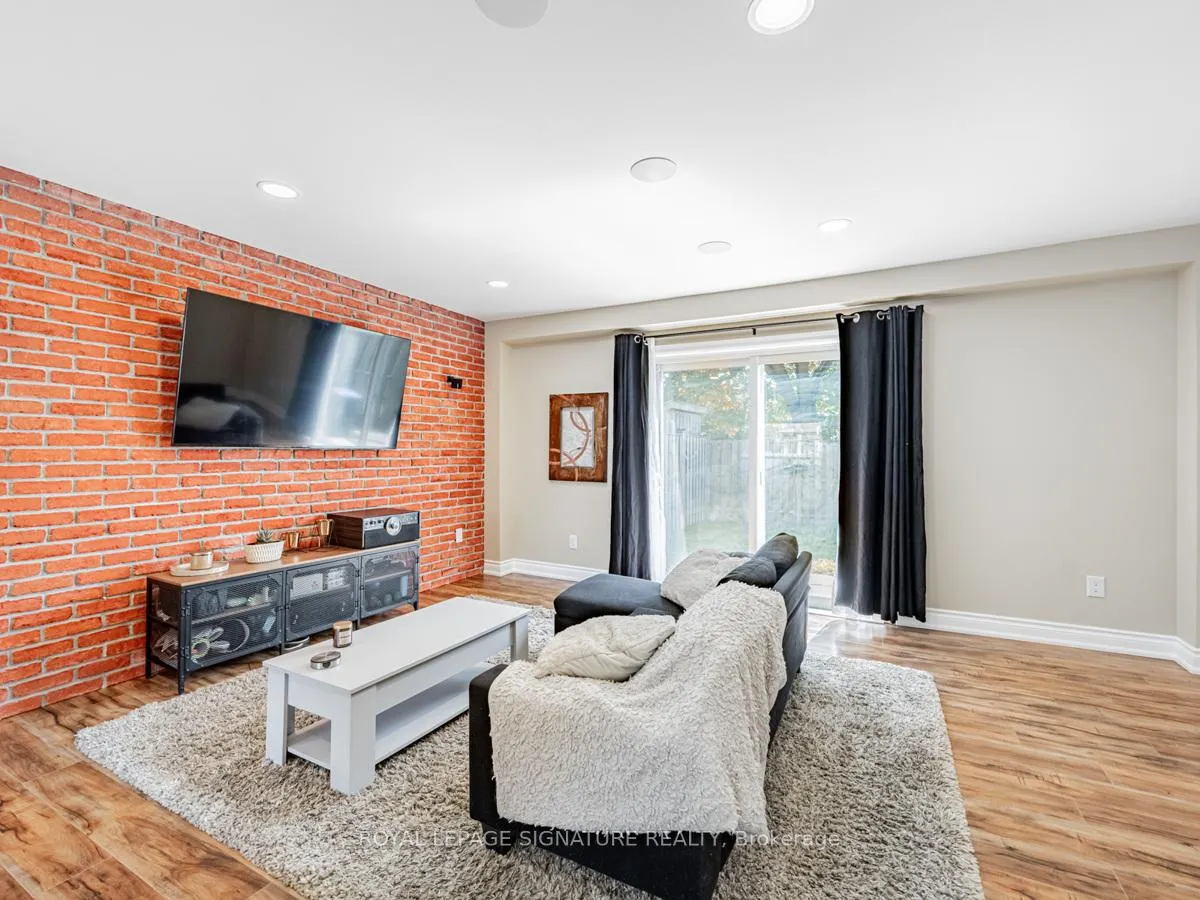 Photo 10 of Unit 9, 293 Limeridge Road W, Hamilton, Rolston — HOMEH