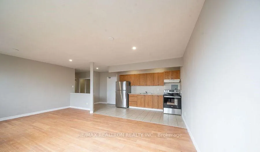 Front of Unit 725B, 468 Ottawa Street