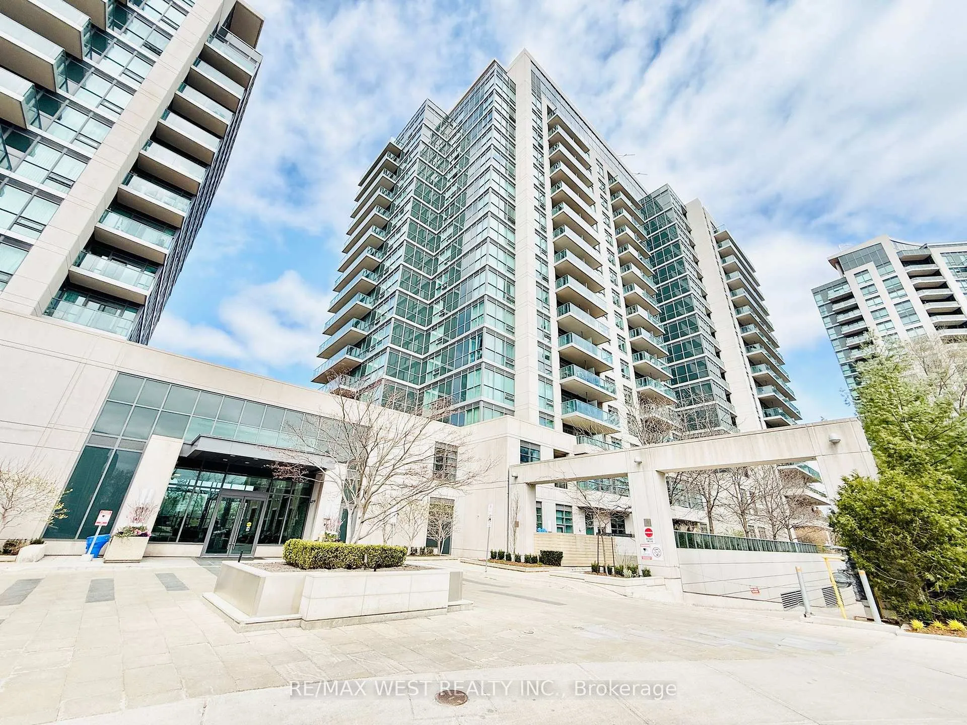 Photo 1 of Unit 811, 35 Brian Peck Crescent, Toronto, Thorncliffe Park — HOMEH
