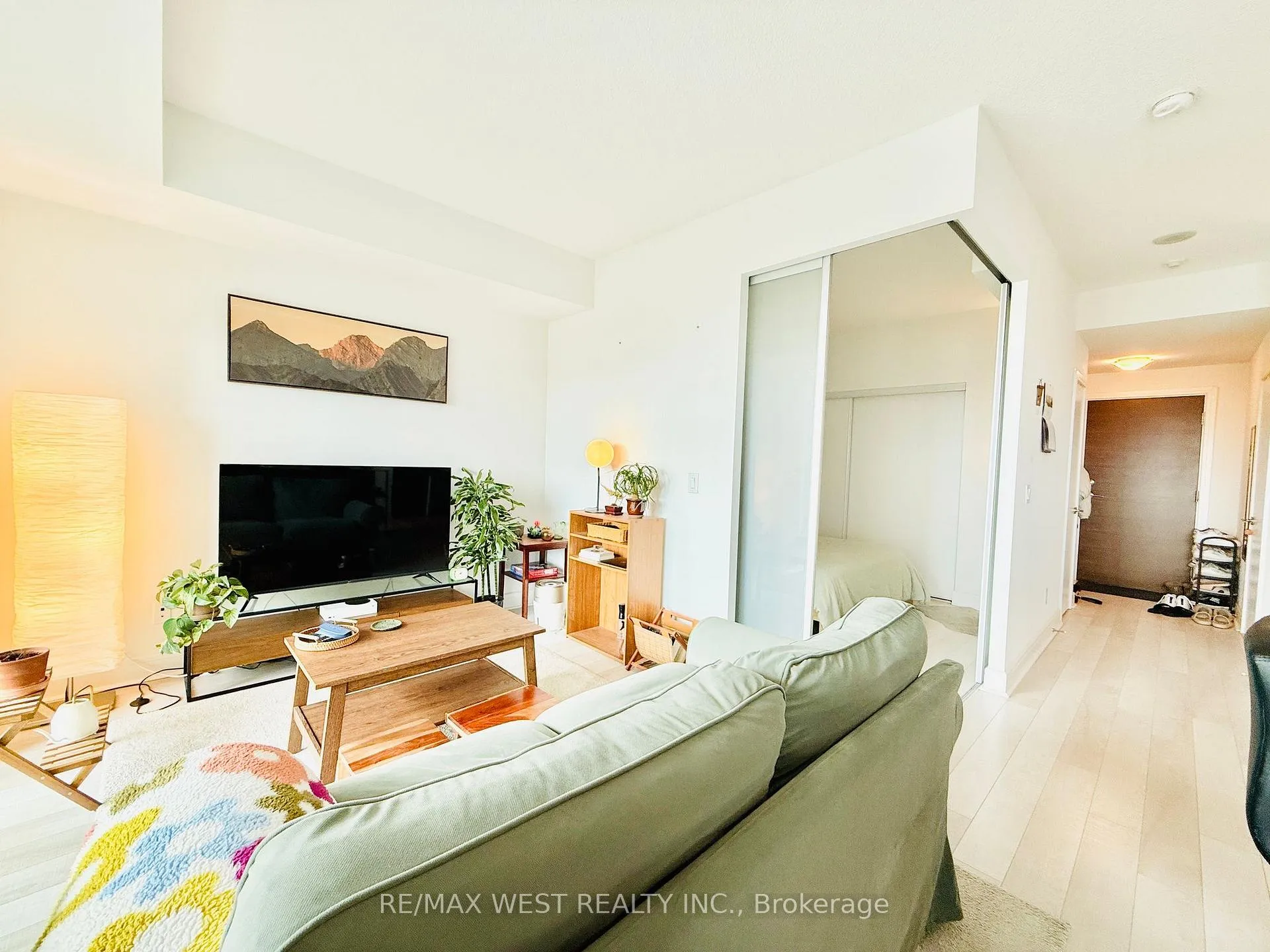 Photo 3 of Unit 811, 35 Brian Peck Crescent, Toronto, Thorncliffe Park — HOMEH