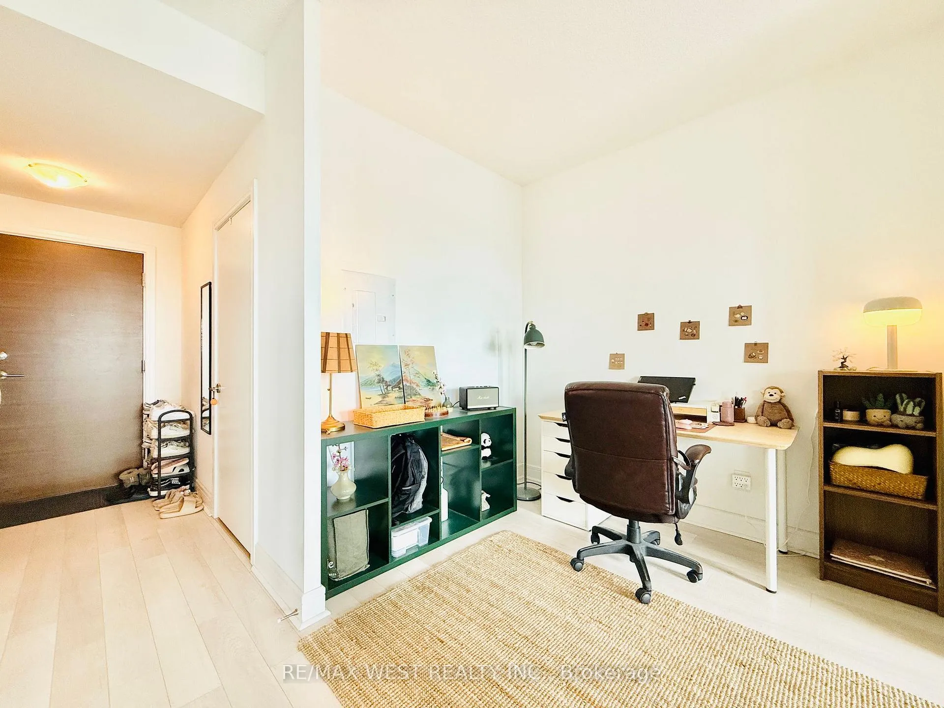 Photo 5 of Unit 811, 35 Brian Peck Crescent, Toronto, Thorncliffe Park — HOMEH