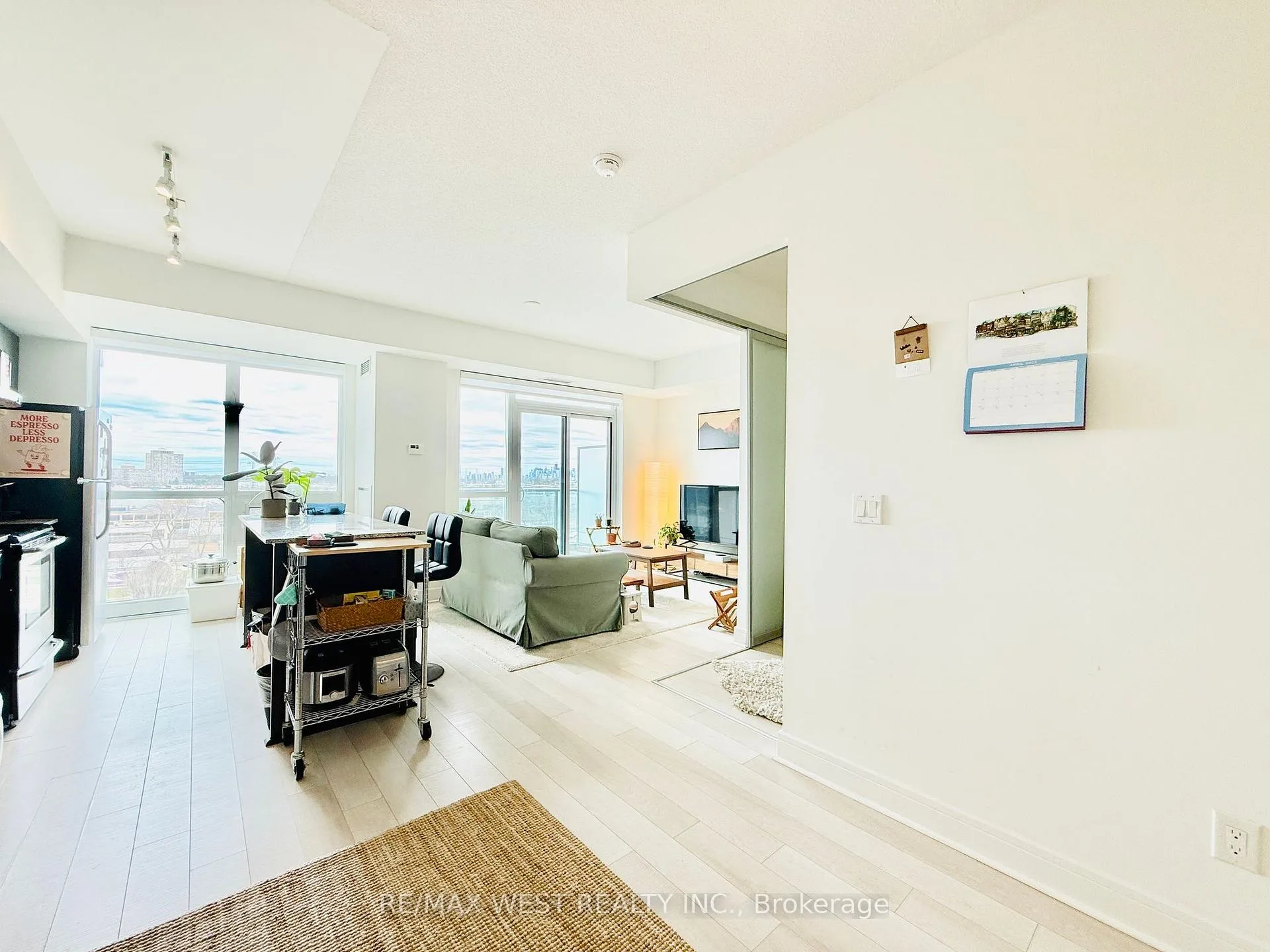 Photo 6 of Unit 811, 35 Brian Peck Crescent, Toronto, Thorncliffe Park — HOMEH