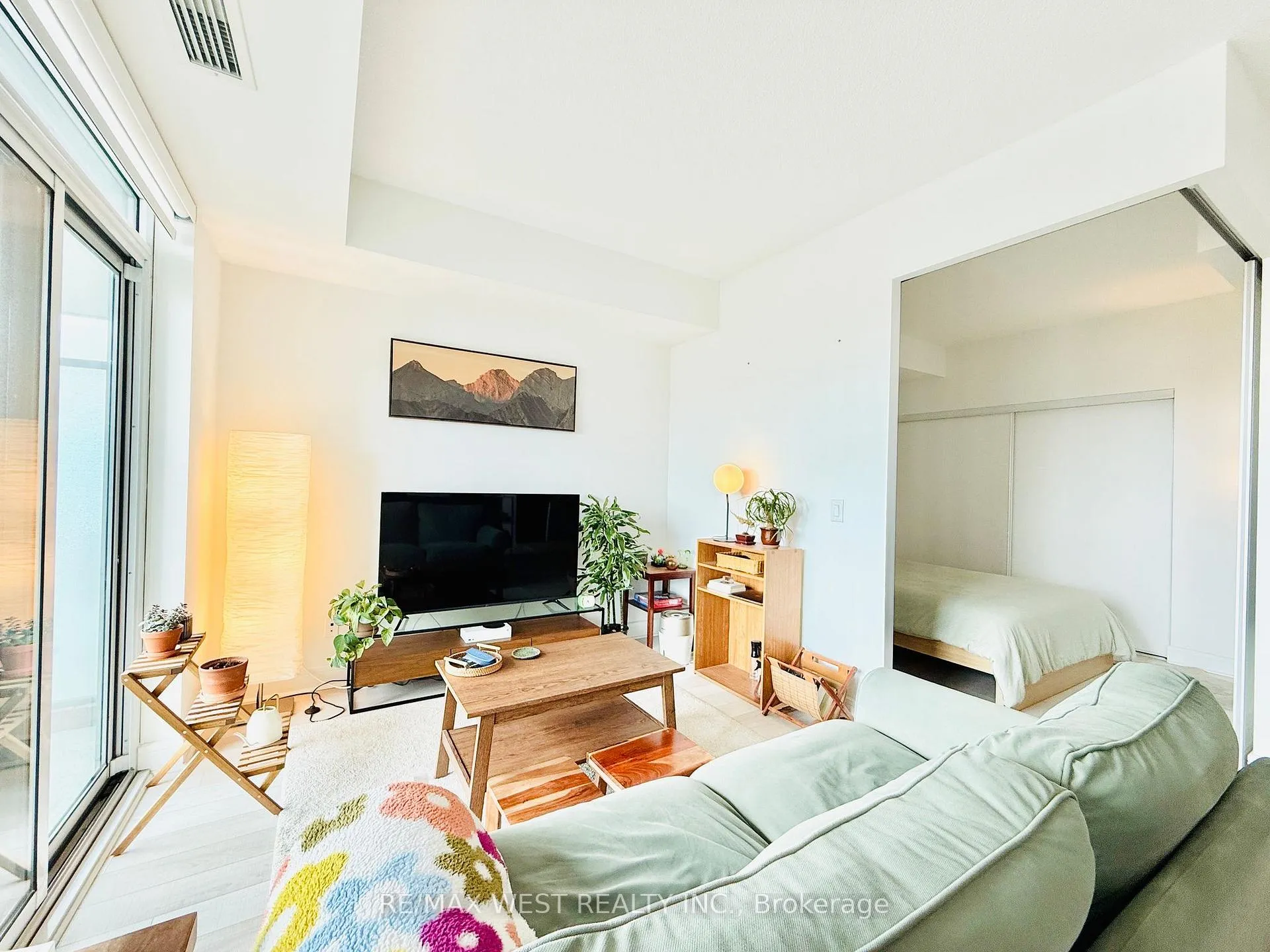 Photo 7 of Unit 811, 35 Brian Peck Crescent, Toronto, Thorncliffe Park — HOMEH