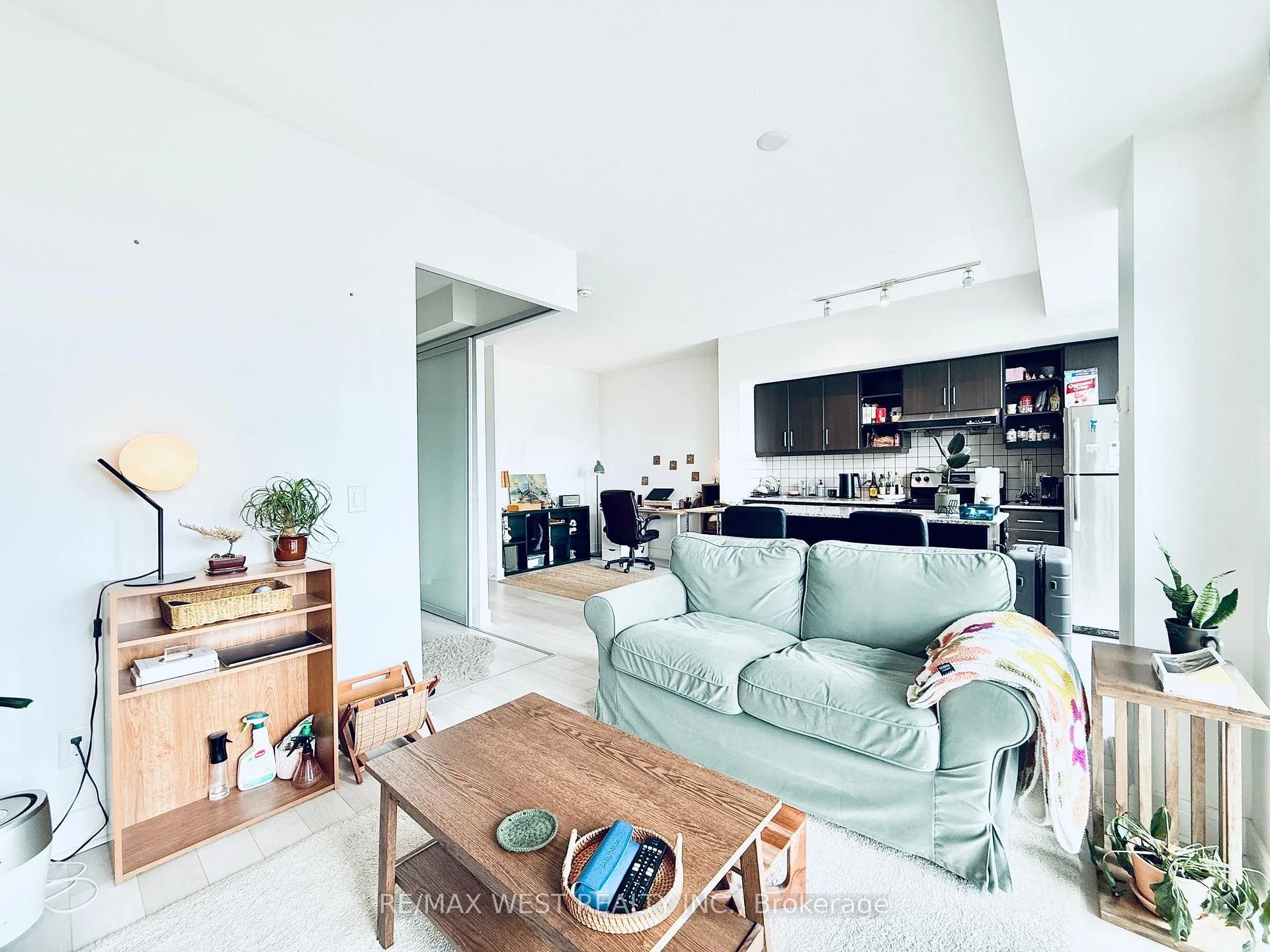 Photo 11 of Unit 811, 35 Brian Peck Crescent, Toronto, Thorncliffe Park — HOMEH