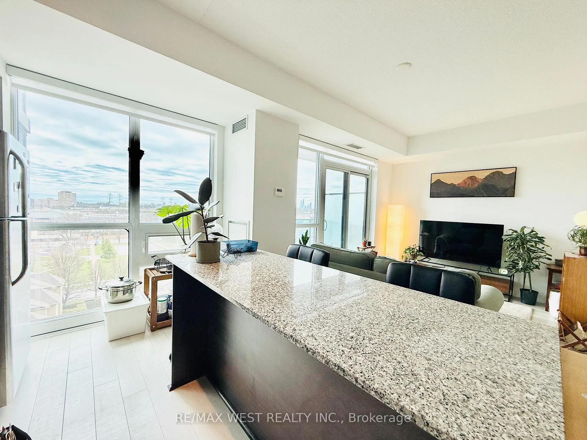 Photo 14 of Unit 811, 35 Brian Peck Crescent, Toronto, Thorncliffe Park — HOMEH