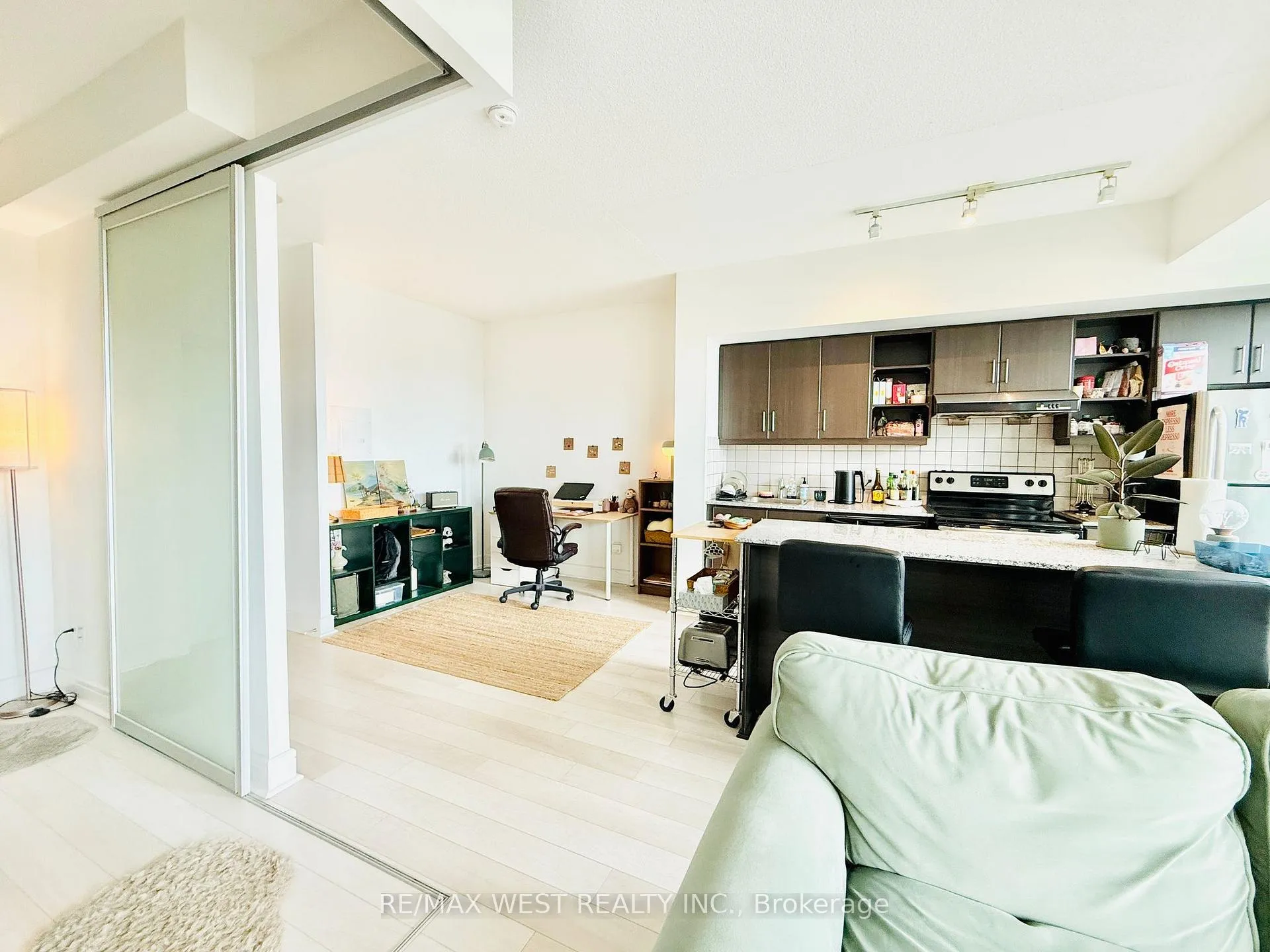 Photo 15 of Unit 811, 35 Brian Peck Crescent, Toronto, Thorncliffe Park — HOMEH