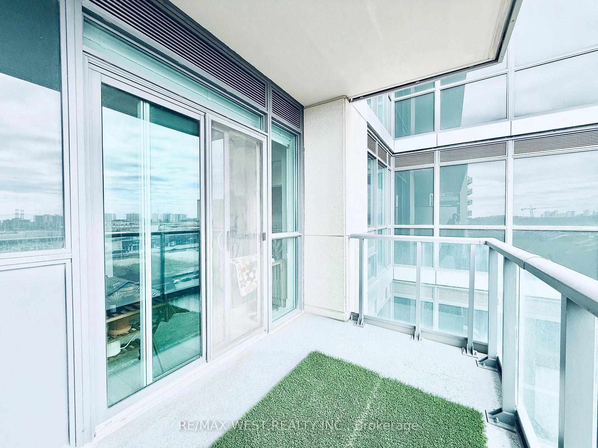Photo 22 of Unit 811, 35 Brian Peck Crescent, Toronto, Thorncliffe Park — HOMEH