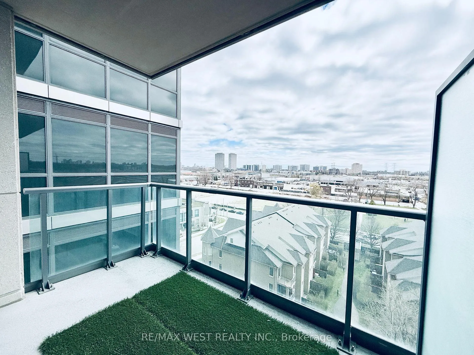 Photo 23 of Unit 811, 35 Brian Peck Crescent, Toronto, Thorncliffe Park — HOMEH