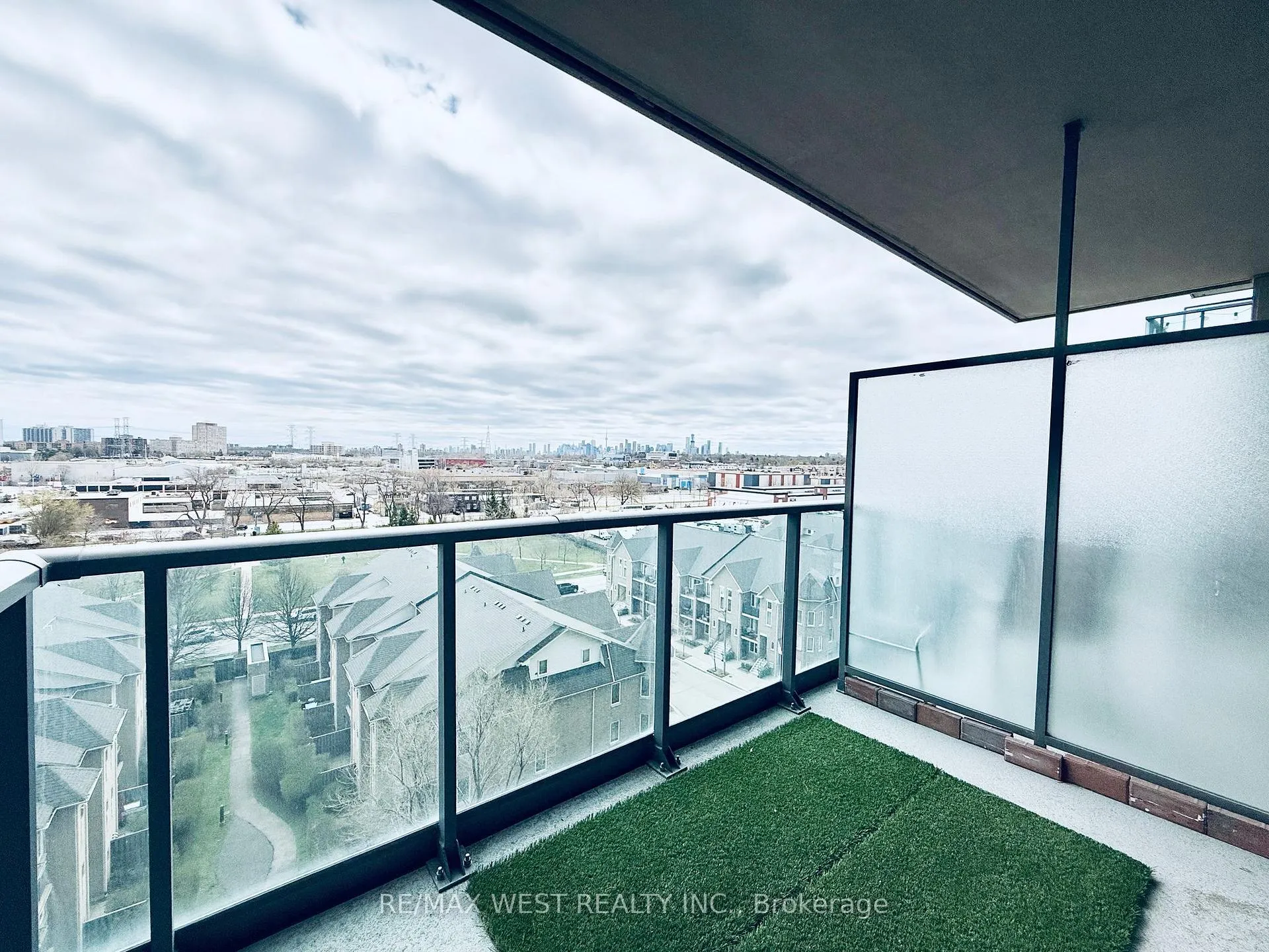 Photo 25 of Unit 811, 35 Brian Peck Crescent, Toronto, Thorncliffe Park — HOMEH