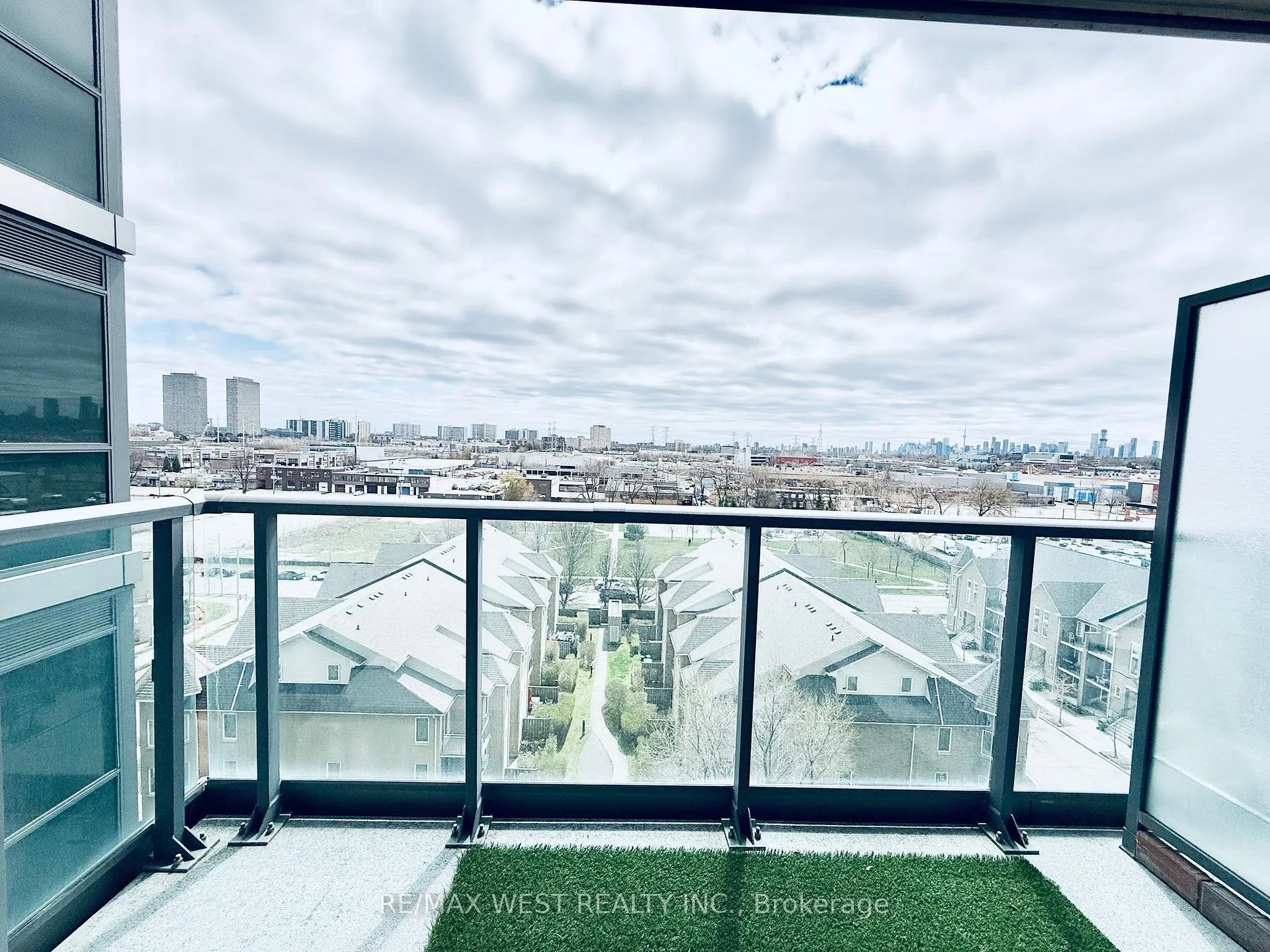 Photo 26 of Unit 811, 35 Brian Peck Crescent, Toronto, Thorncliffe Park — HOMEH
