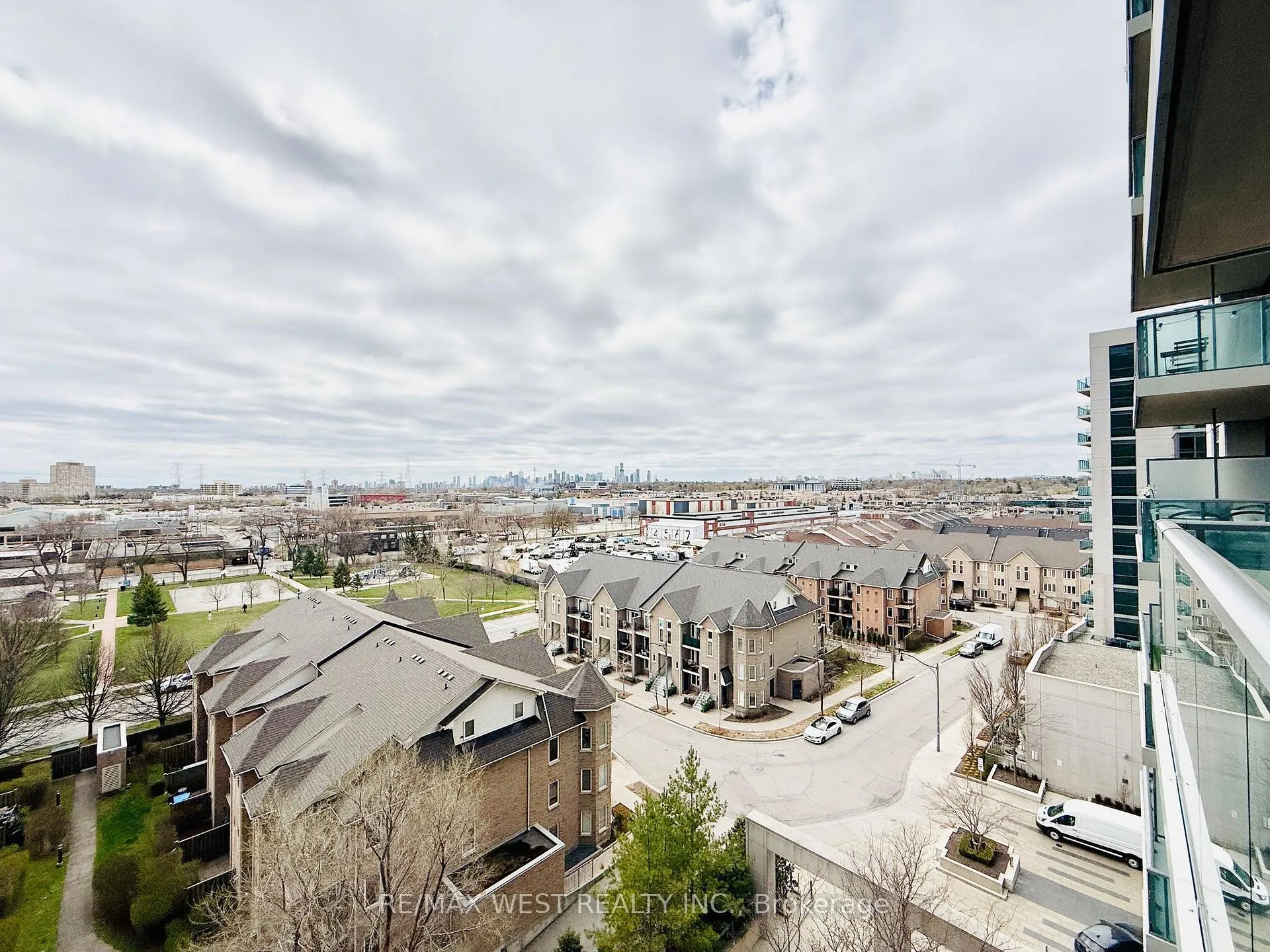 Photo 27 of Unit 811, 35 Brian Peck Crescent, Toronto, Thorncliffe Park — HOMEH