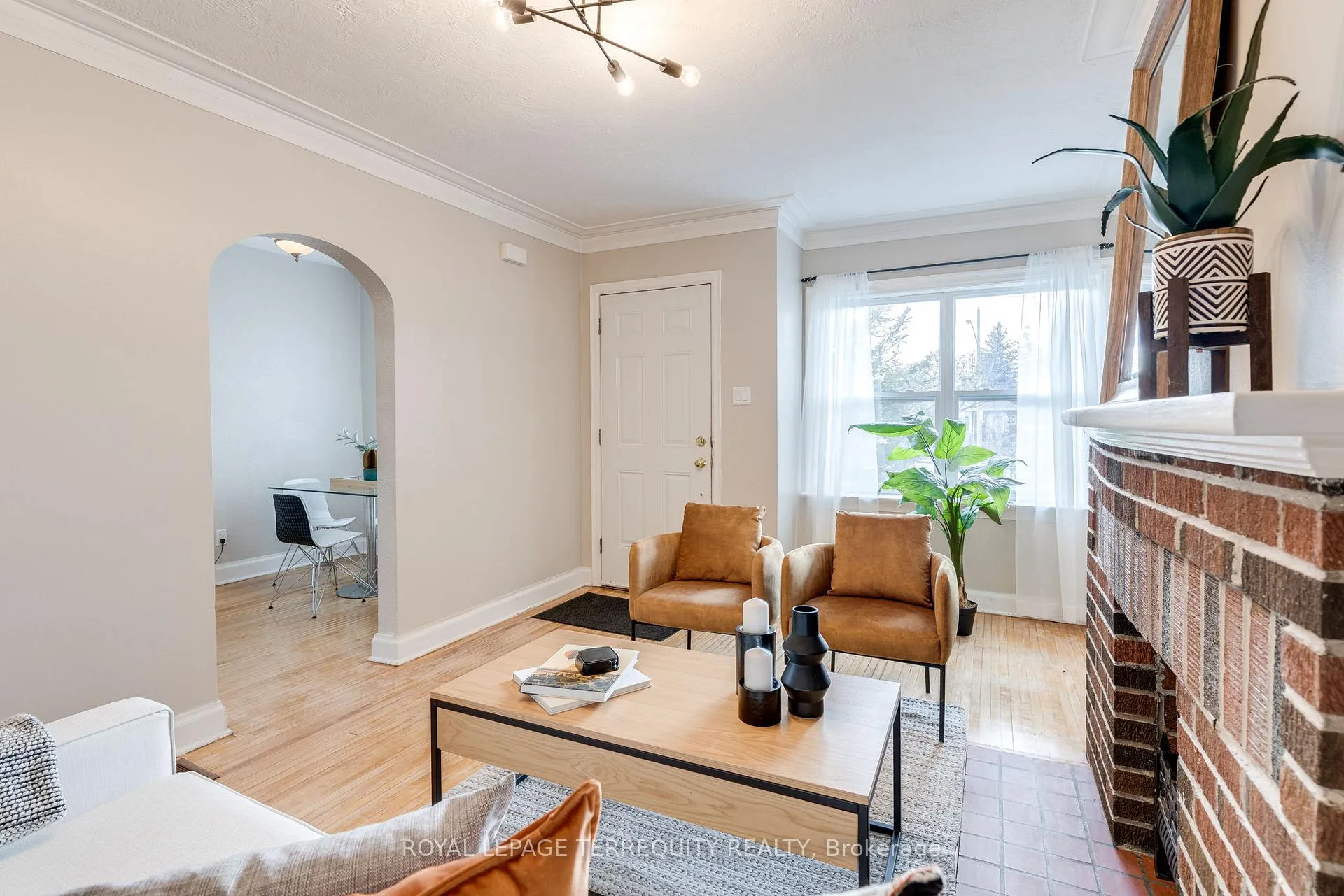 Photo 5 of 4 Dunkirk Road, Toronto, Danforth Village-East York — HOMEH