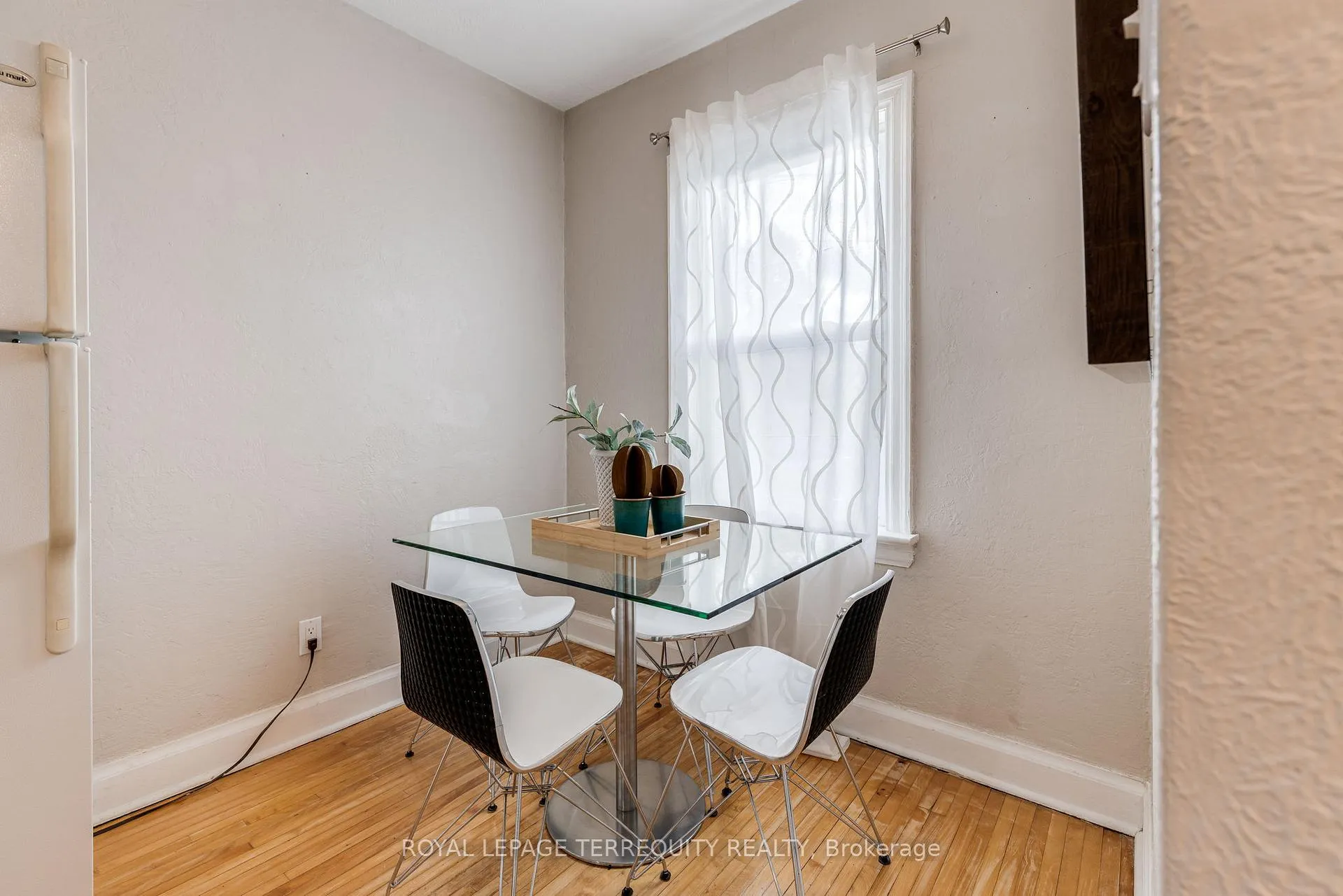 Photo 6 of 4 Dunkirk Road, Toronto, Danforth Village-East York — HOMEH