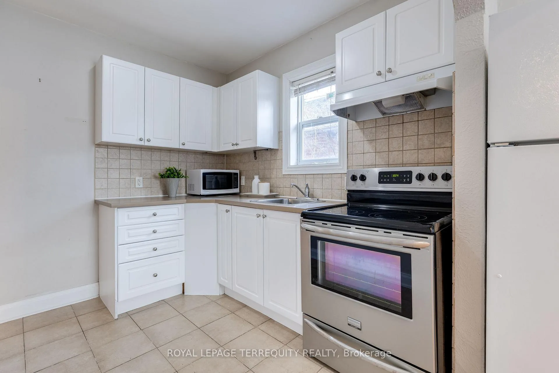 Photo 7 of 4 Dunkirk Road, Toronto, Danforth Village-East York — HOMEH