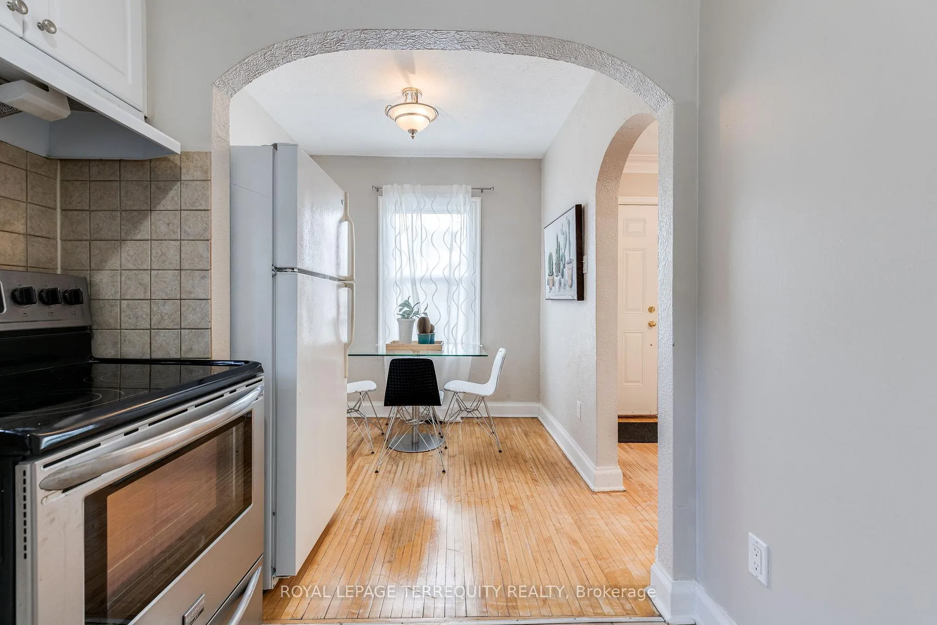 Photo 8 of 4 Dunkirk Road, Toronto, Danforth Village-East York — HOMEH