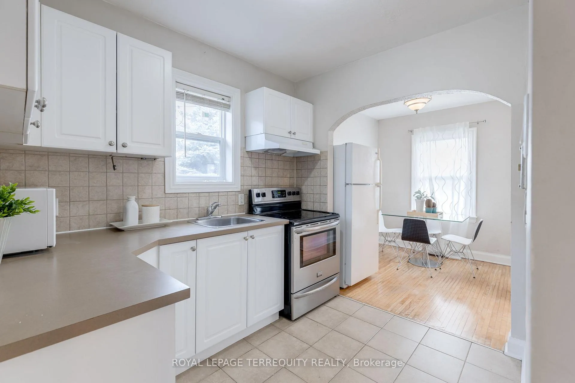 Photo 9 of 4 Dunkirk Road, Toronto, Danforth Village-East York — HOMEH