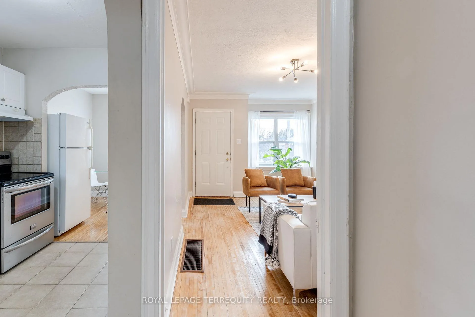 Photo 10 of 4 Dunkirk Road, Toronto, Danforth Village-East York — HOMEH
