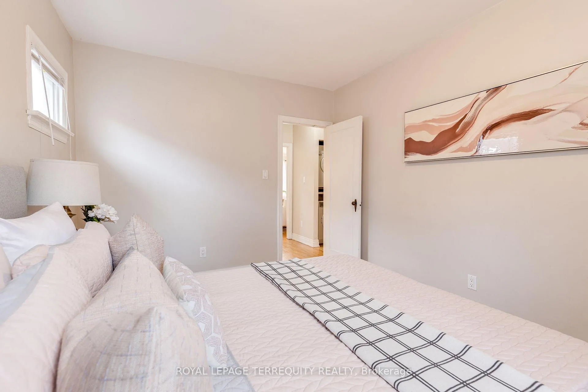 Photo 12 of 4 Dunkirk Road, Toronto, Danforth Village-East York — HOMEH