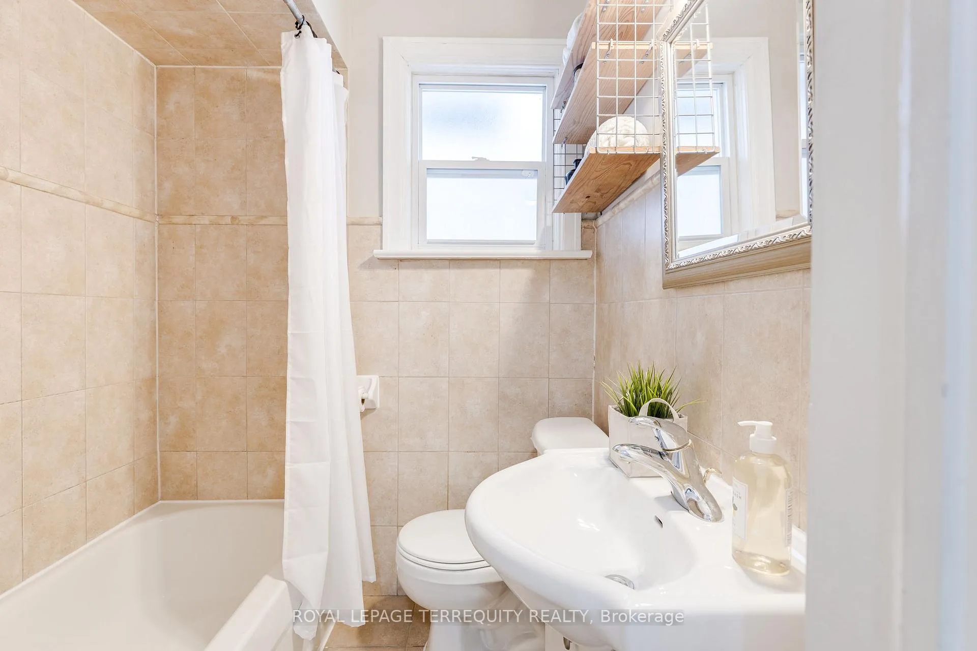 Photo 15 of 4 Dunkirk Road, Toronto, Danforth Village-East York — HOMEH
