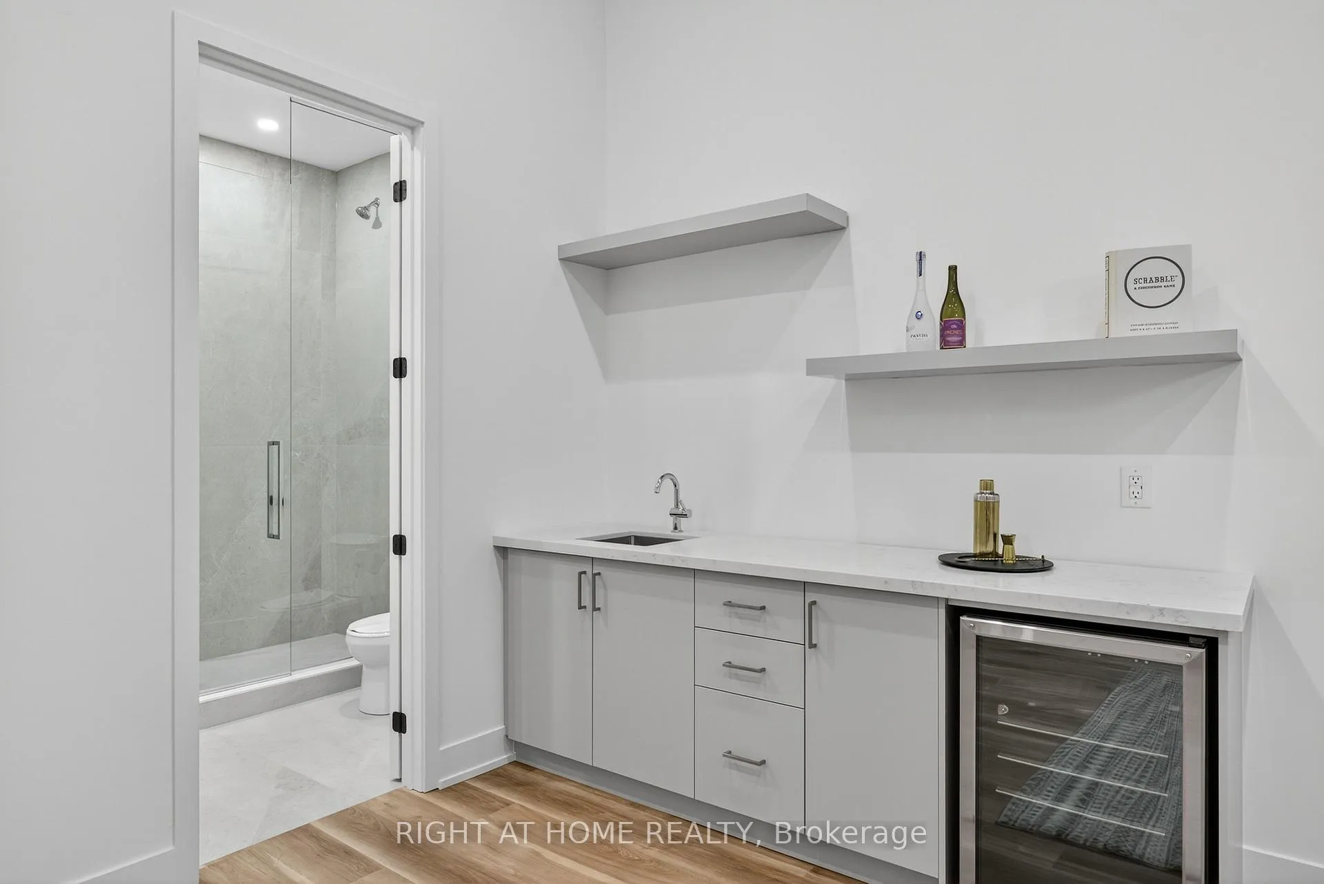 Photo 5 of 15A Rosemeade Avenue, Etobicoke, Stonegate-Queensway — HOMEH