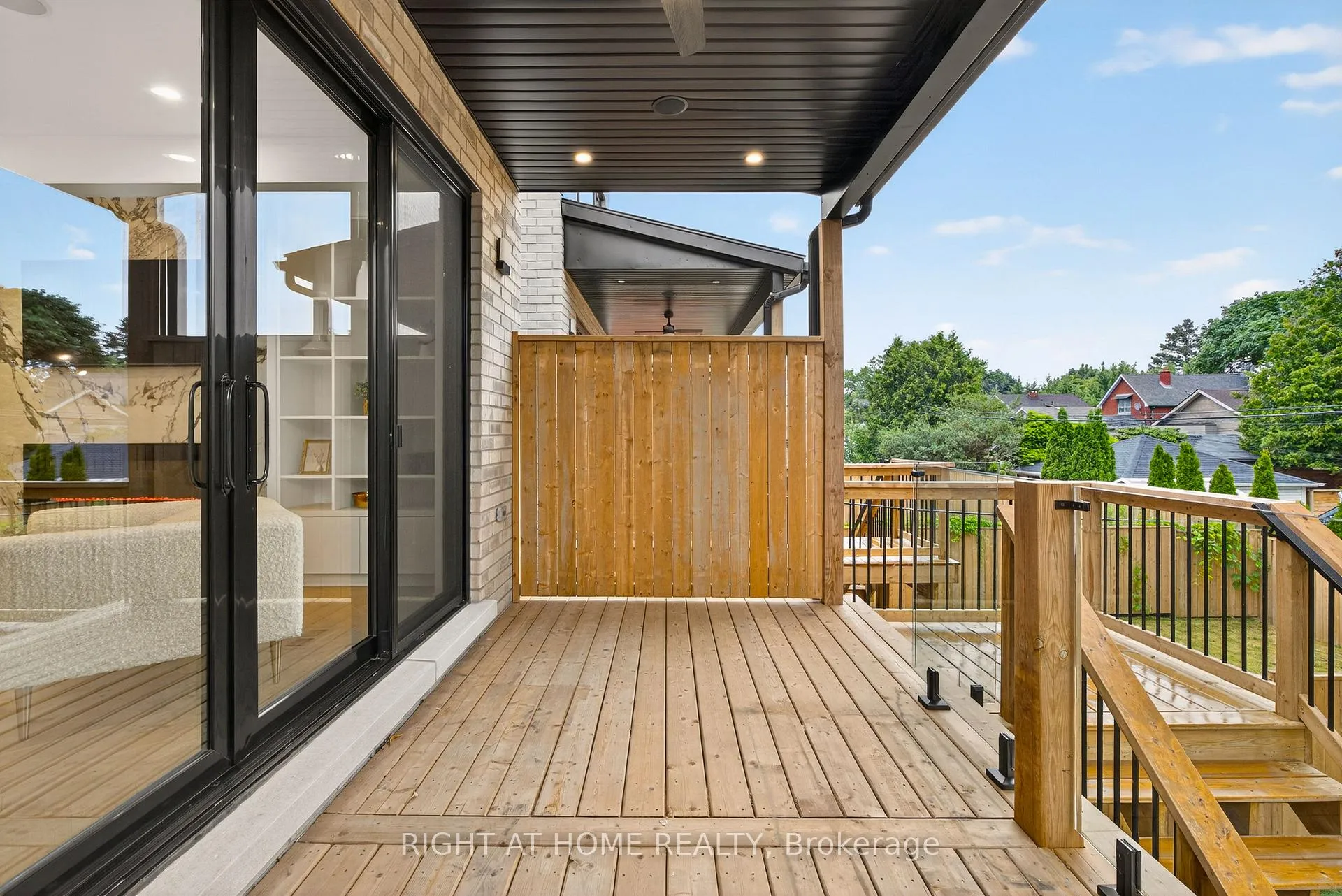 Photo 10 of 15A Rosemeade Avenue, Etobicoke, Stonegate-Queensway — HOMEH